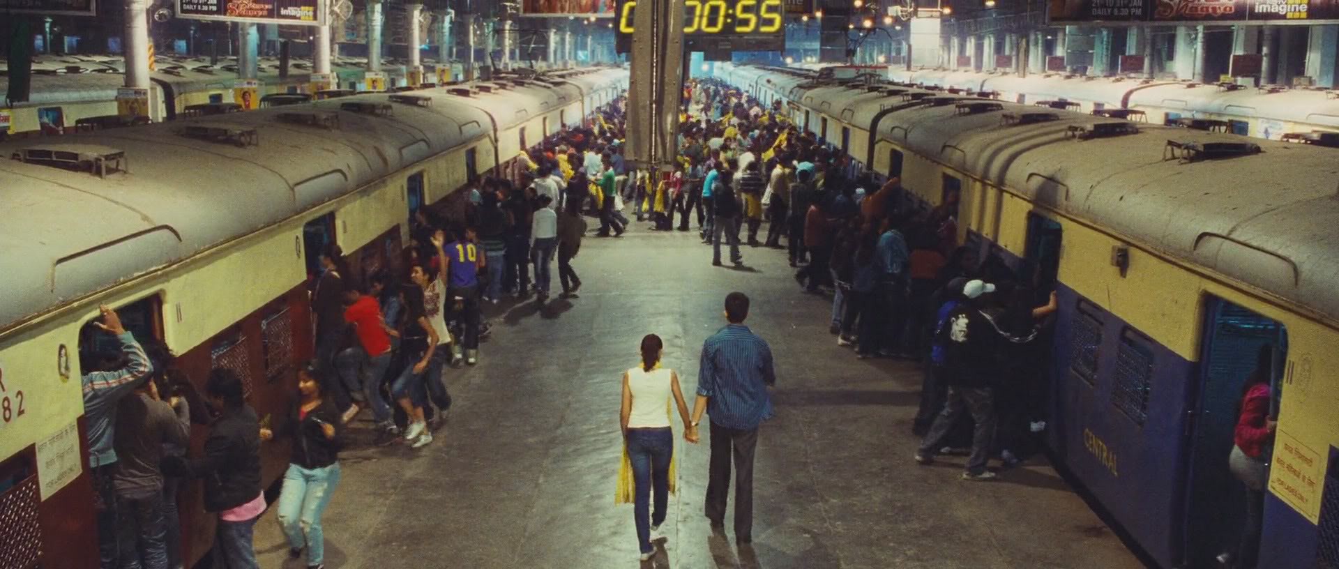 Slumdog Millionaire (2008) —  shot,  lighting