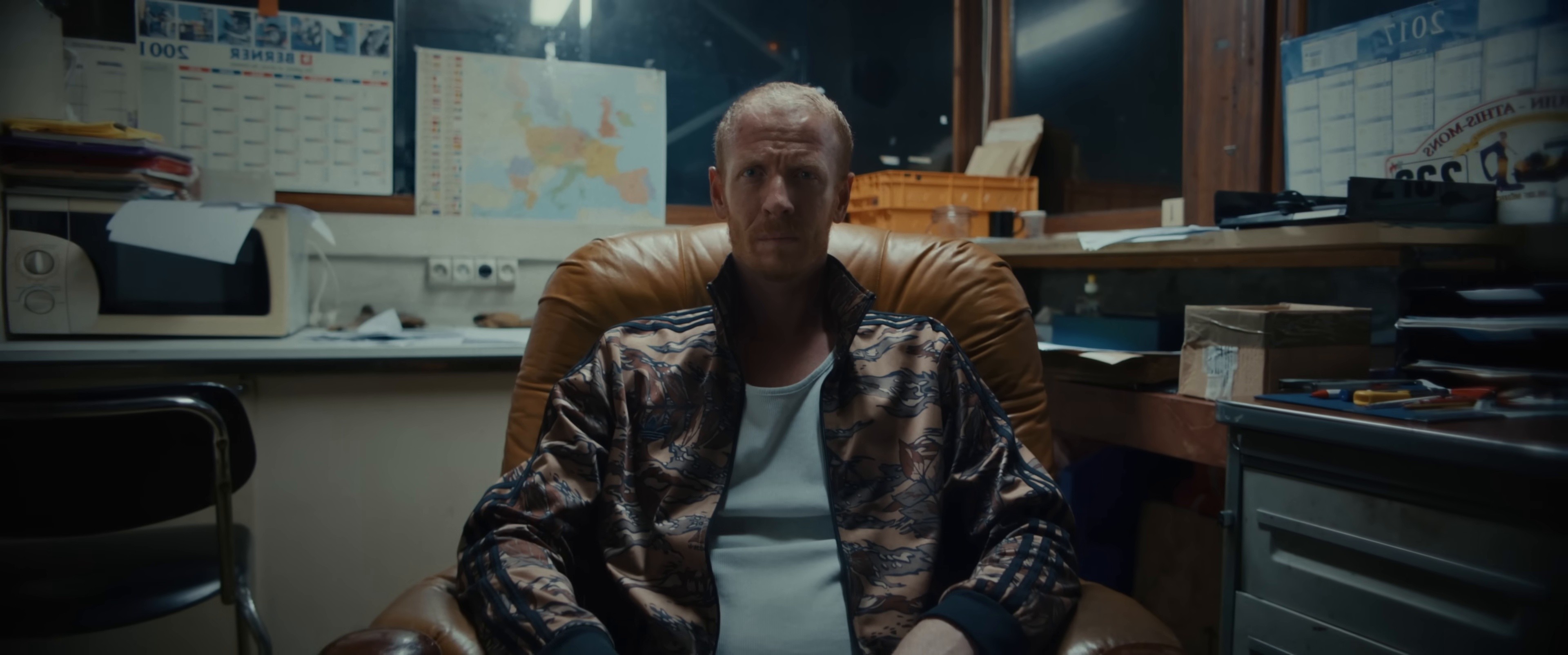 Comme des loups (2024) —  shot,  lighting