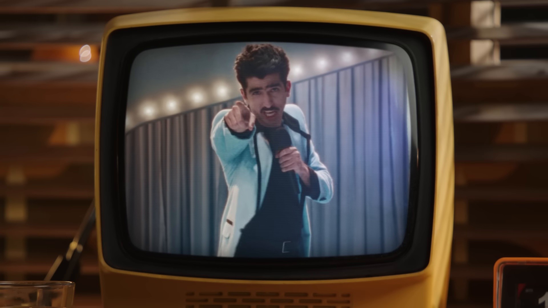 Me Toca A Mí (2025) —  shot,  lighting