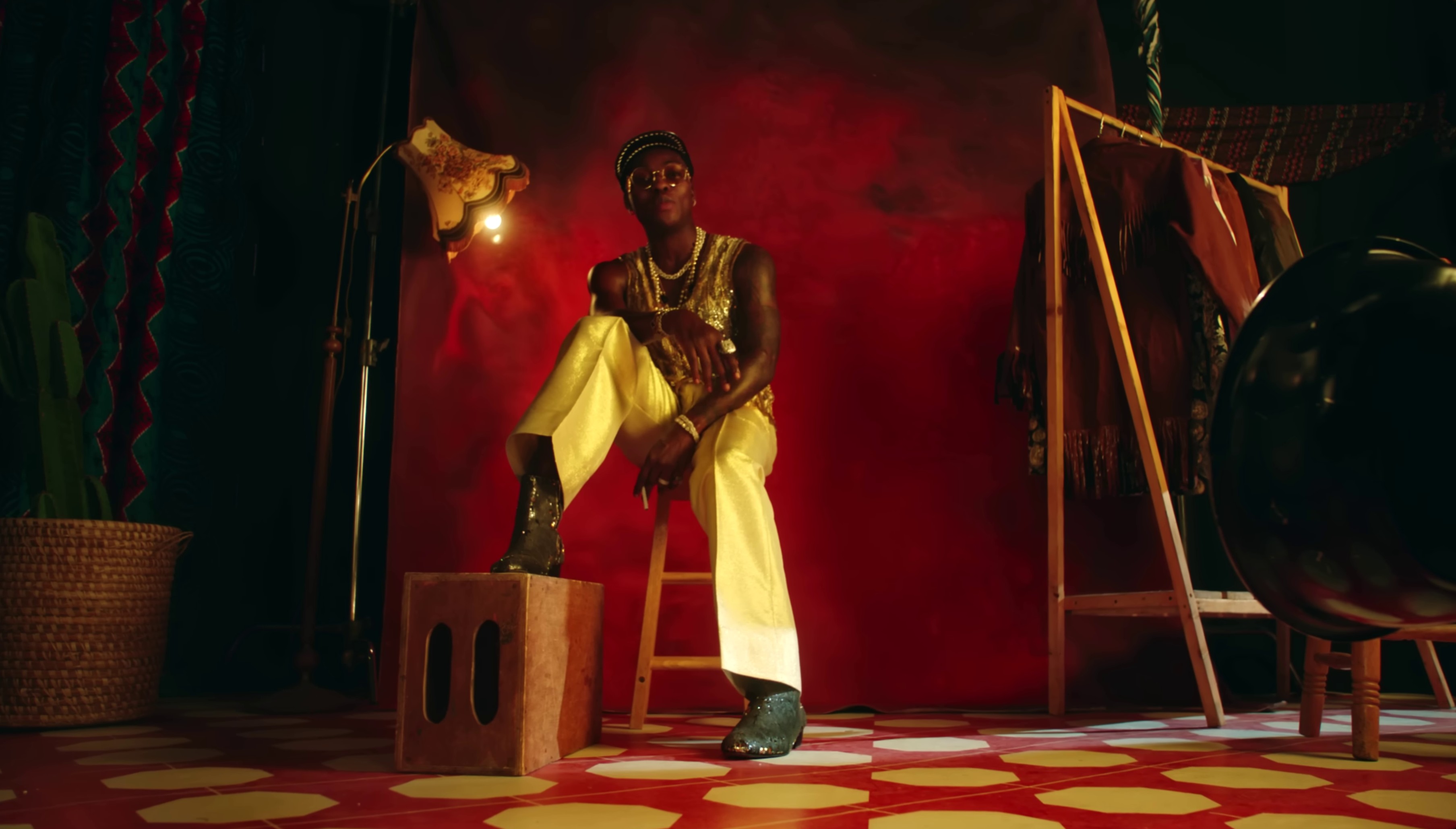 Fakosi (Remix) (2024) —  shot,  lighting