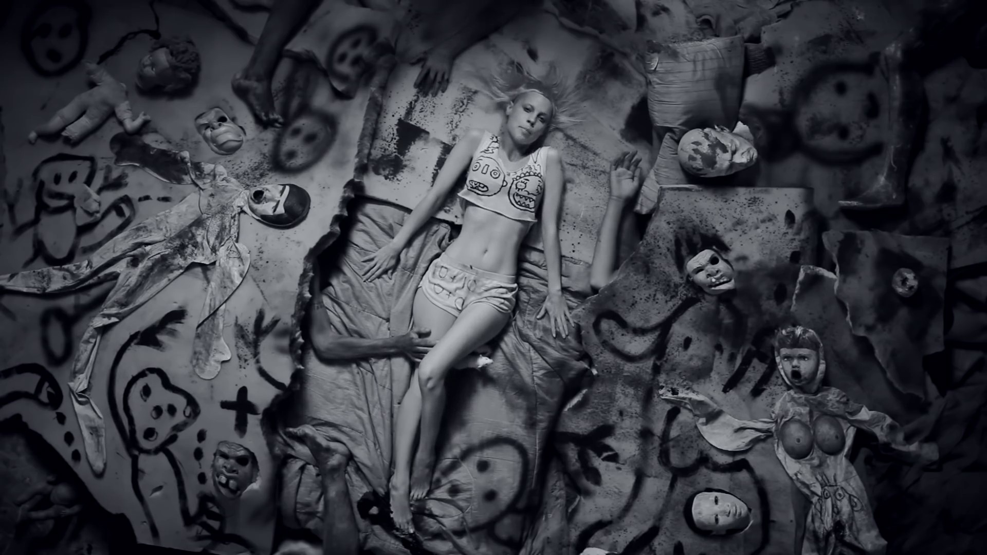 I FINK U FREEKY (2012) —  shot,  lighting