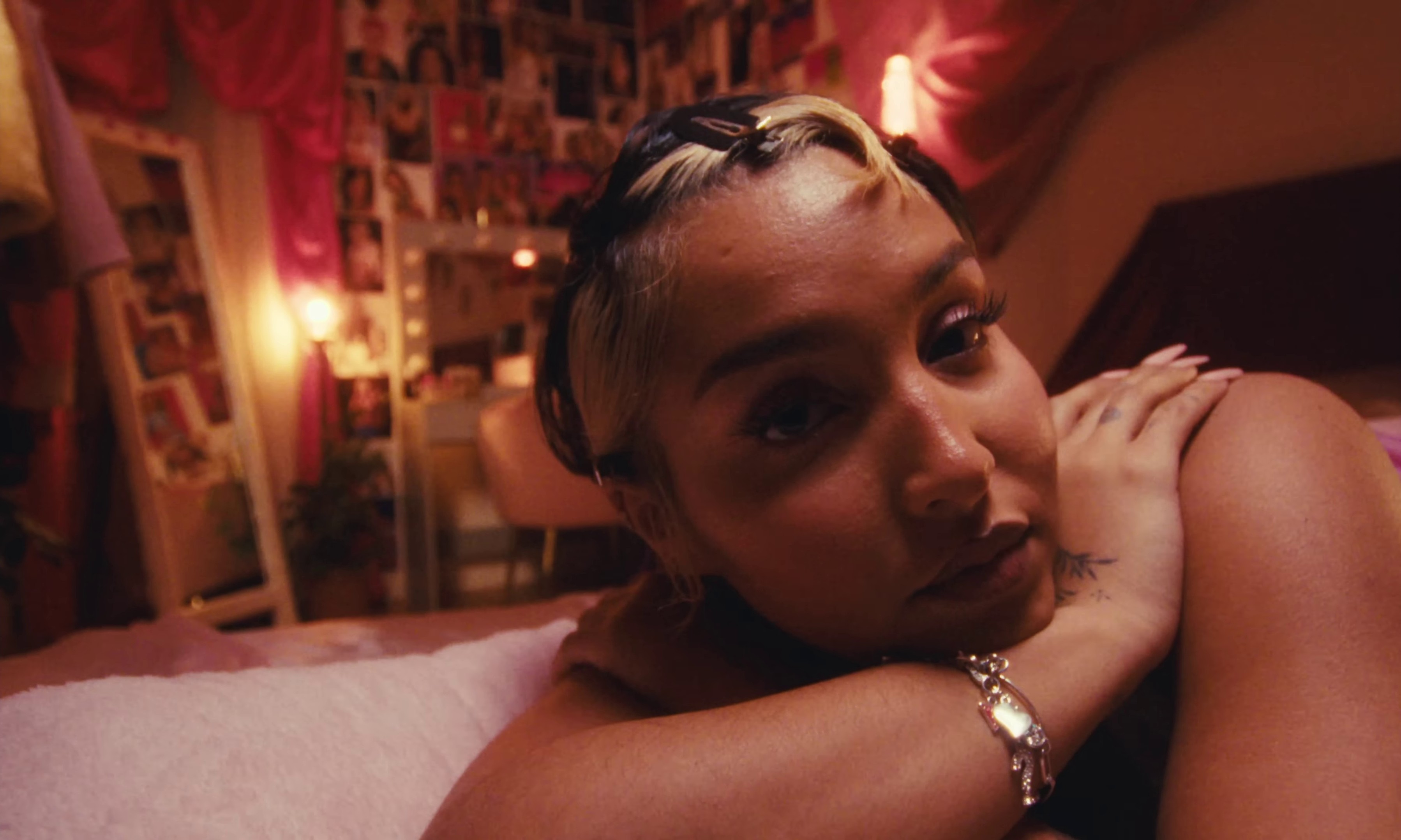 SEULE (AGAIN) (2024) —  shot,  lighting