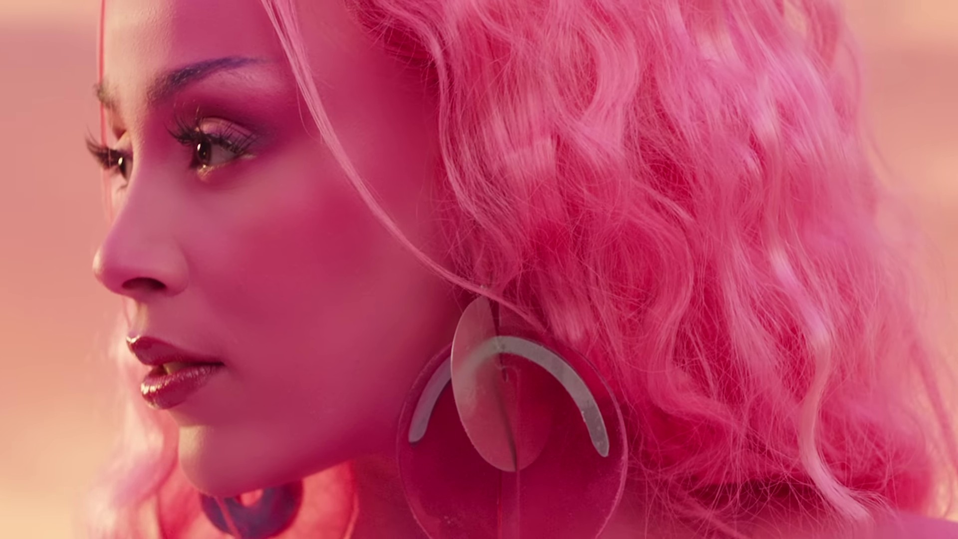 Kiss Me More (2021) —  shot,  lighting