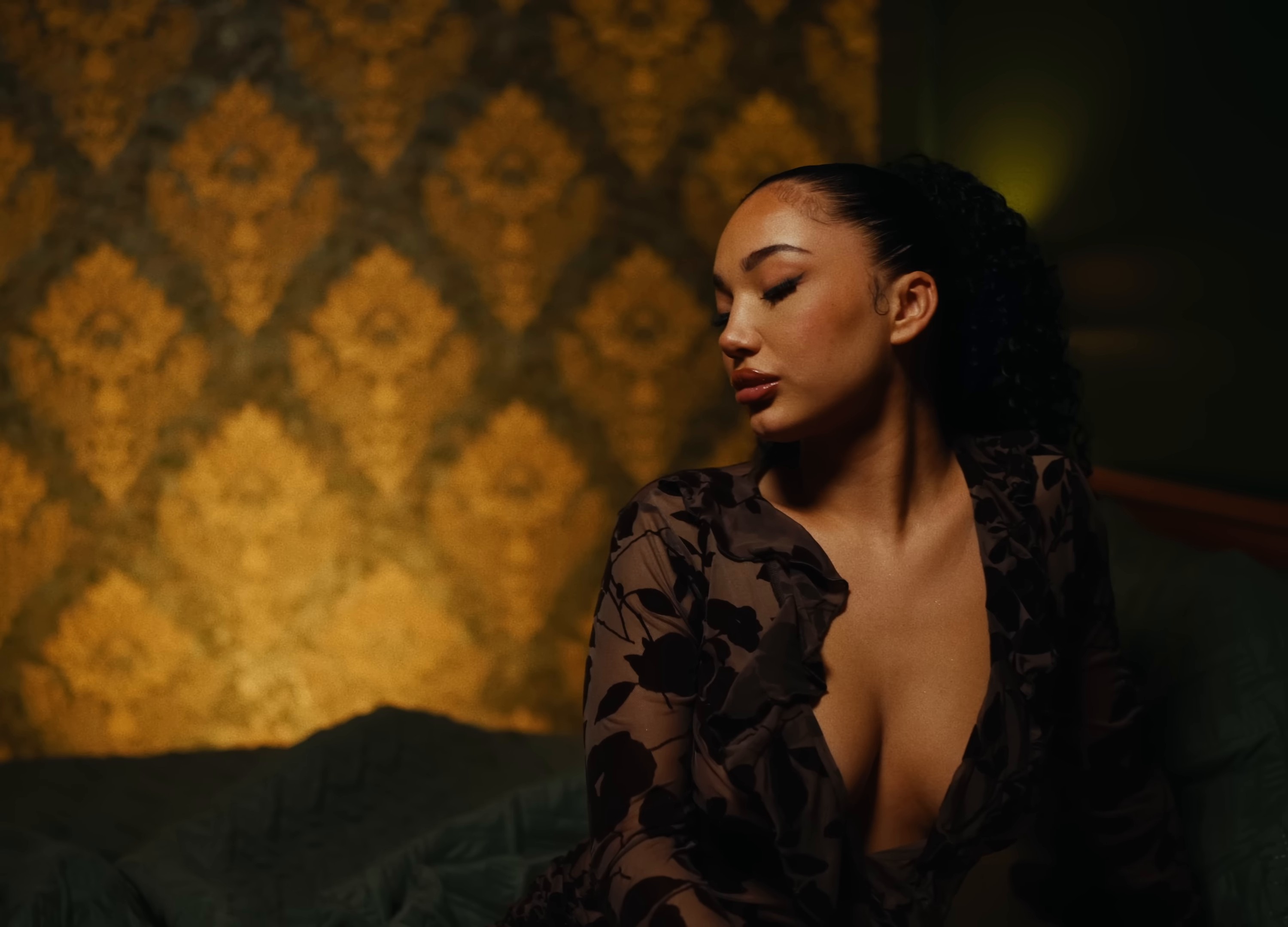 Fatigué (remix) (2024) —  shot,  lighting