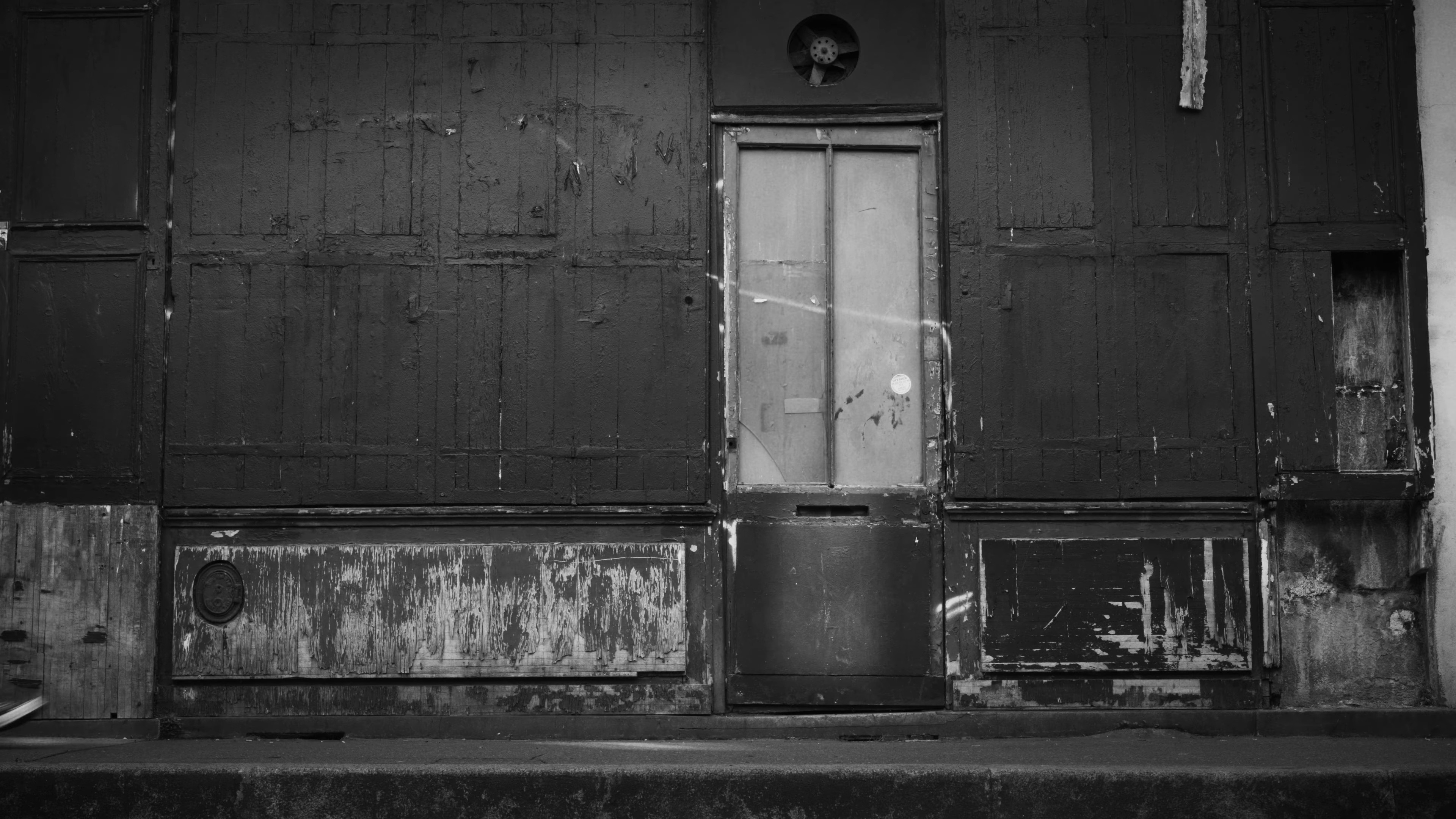 Poupée Russe (2025) —  shot,  lighting