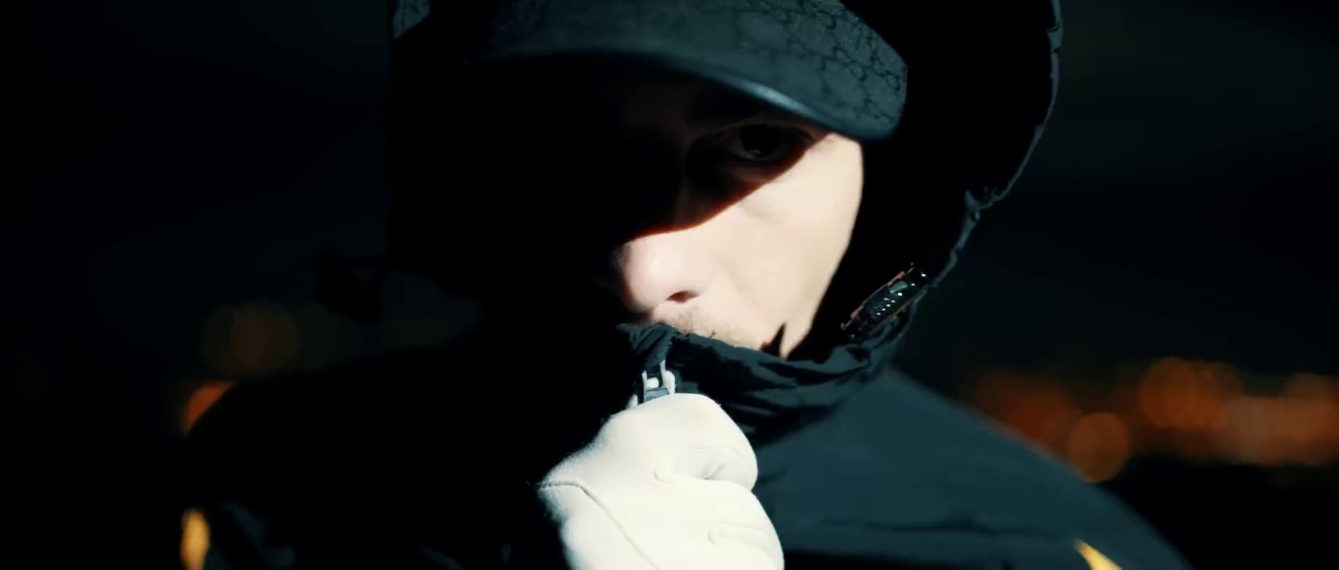 Efferalgan (2022) —  shot,  lighting