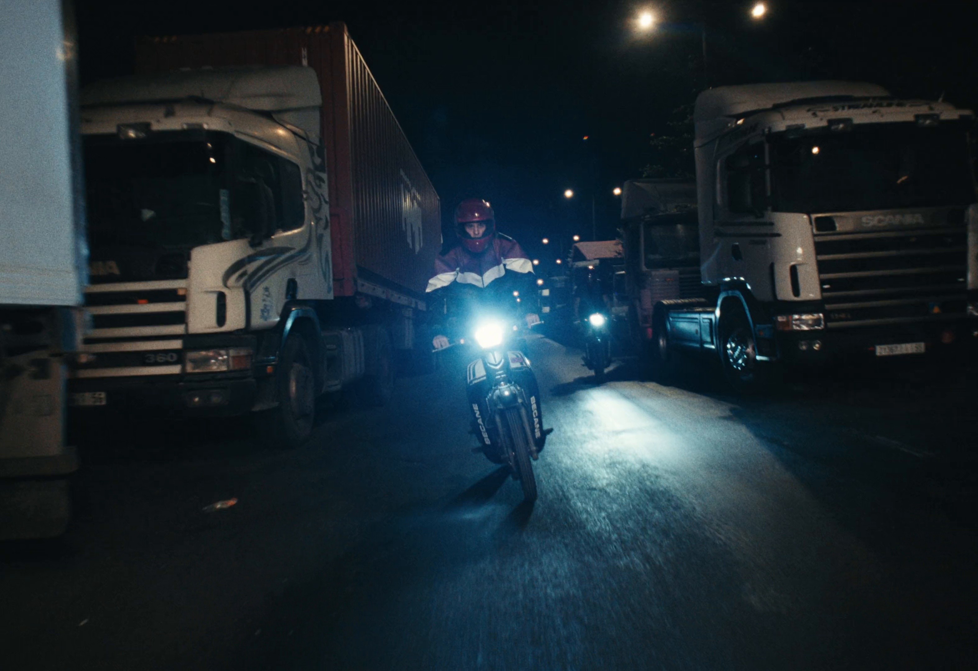 CARTA ROUGE (2025) —  shot,  lighting