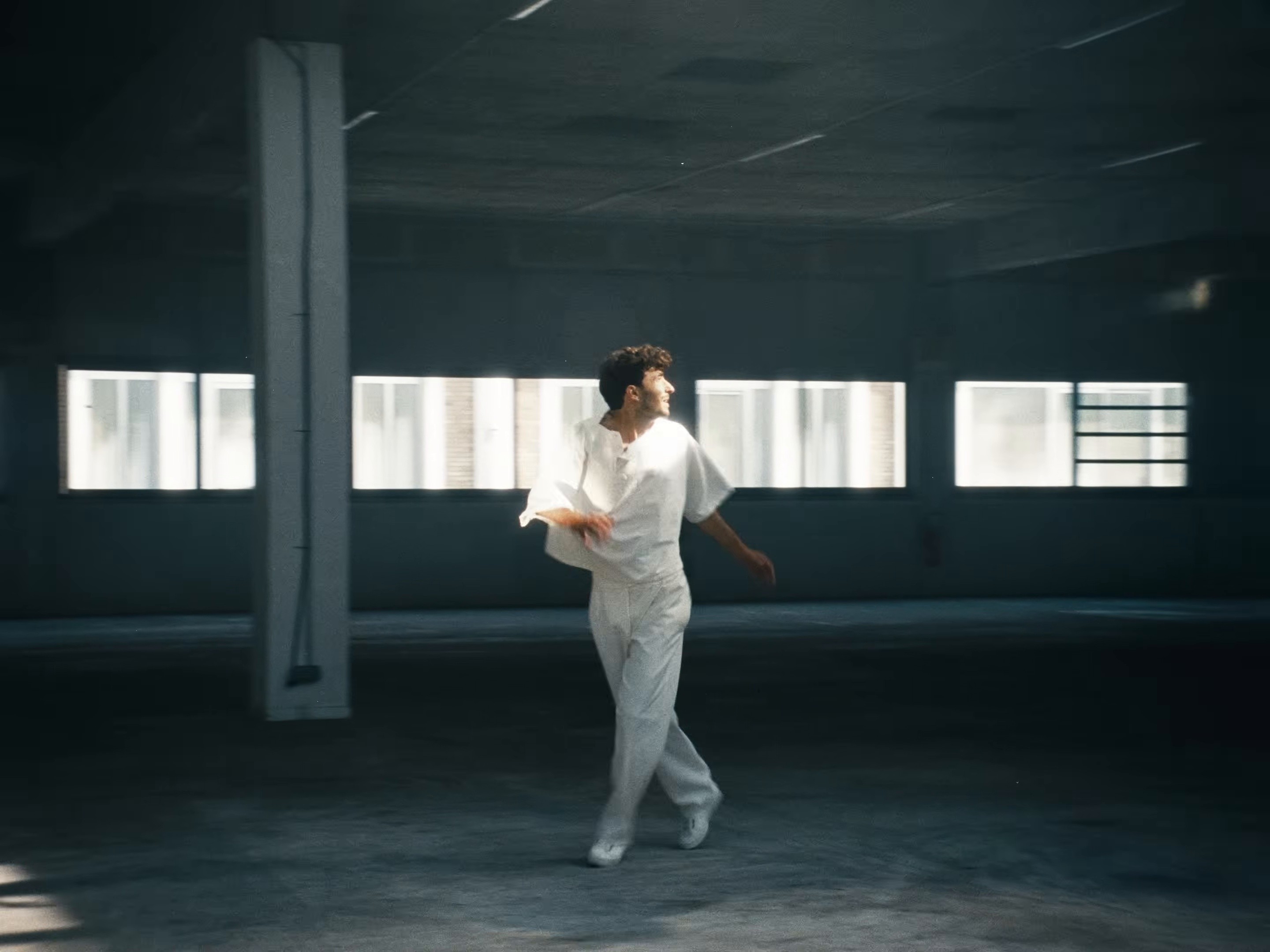 Par-delà (2025) —  shot,  lighting