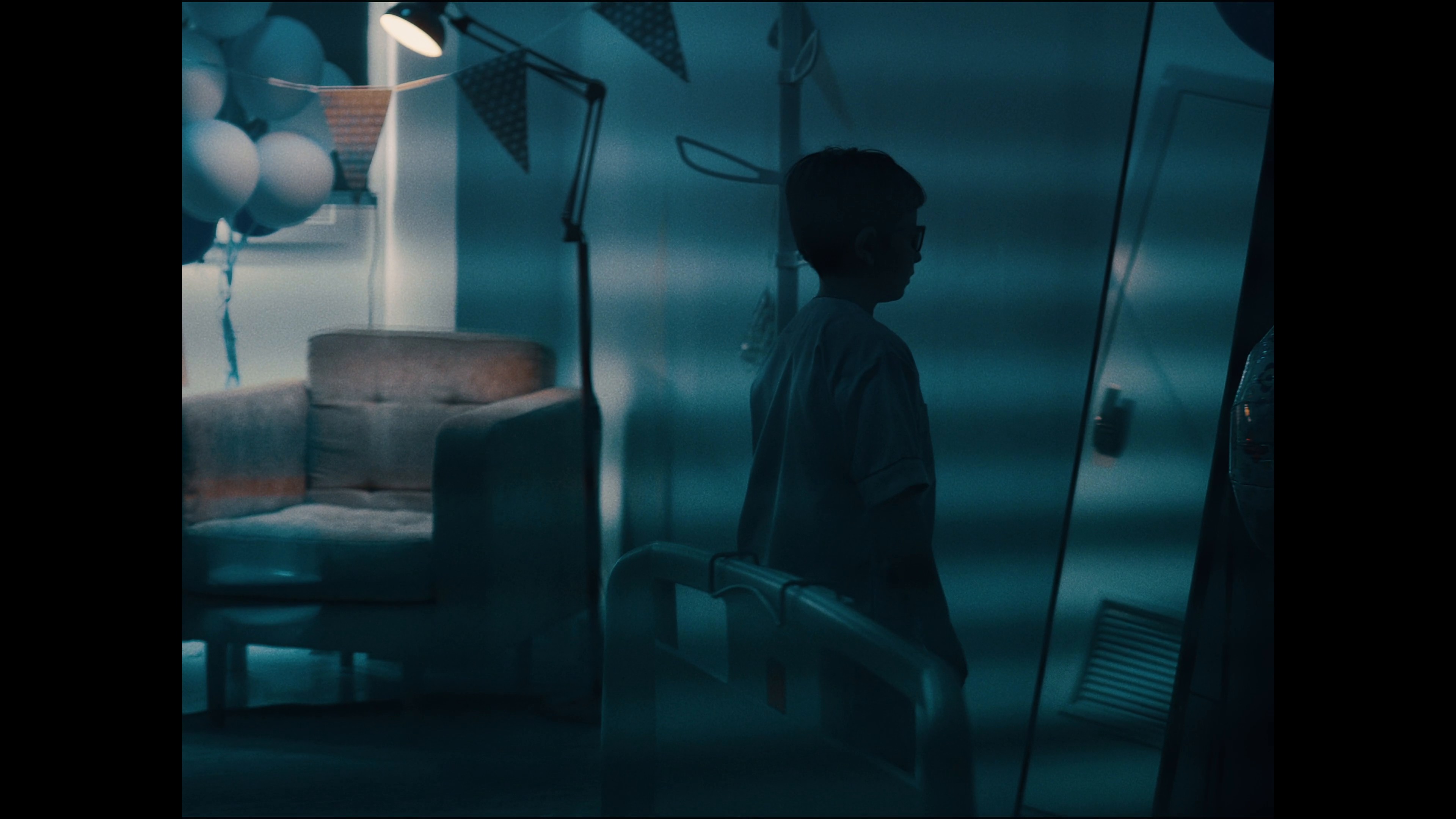 It starts with a scar (2021) —  shot,  lighting