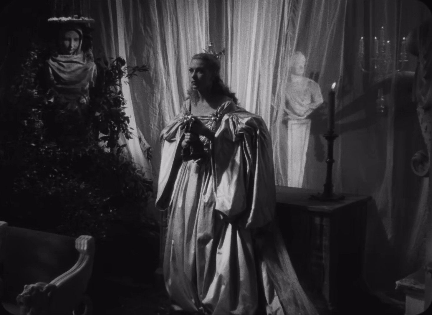 Beauty and the Beast (1946) —  shot,  lighting