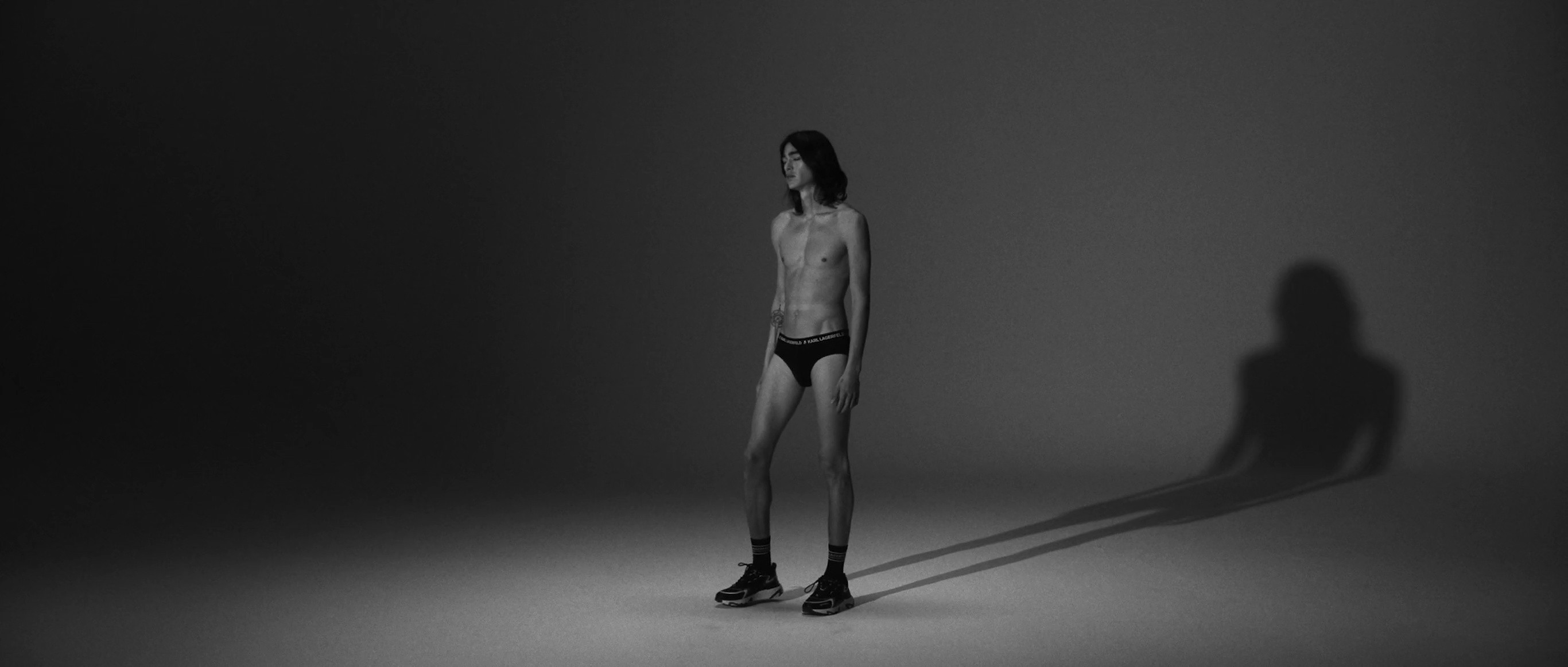 Karl Lagerfeld - UW 2021 (2021) —  shot,  lighting