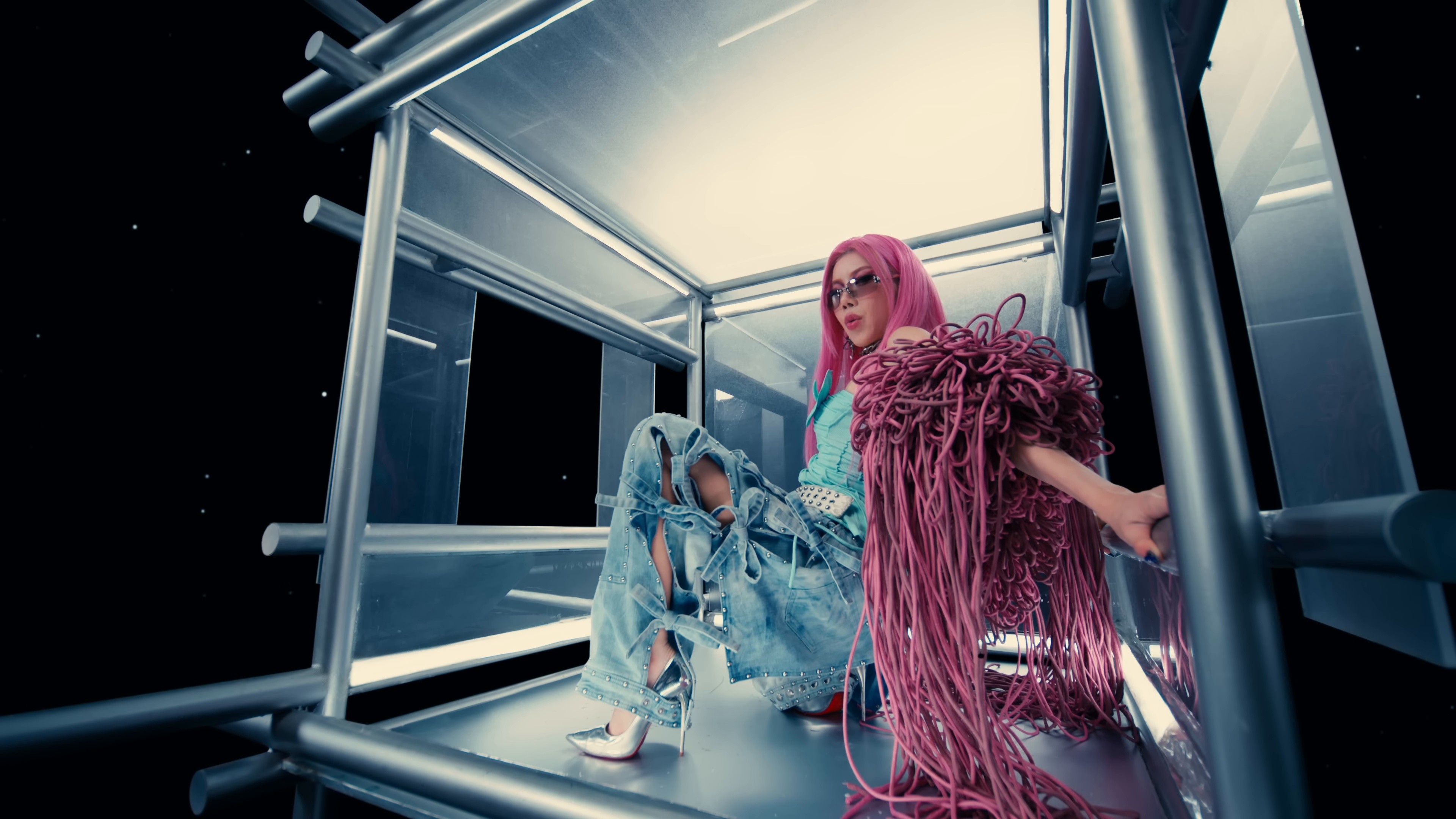 BÊ TRAP (2024) —  shot,  lighting