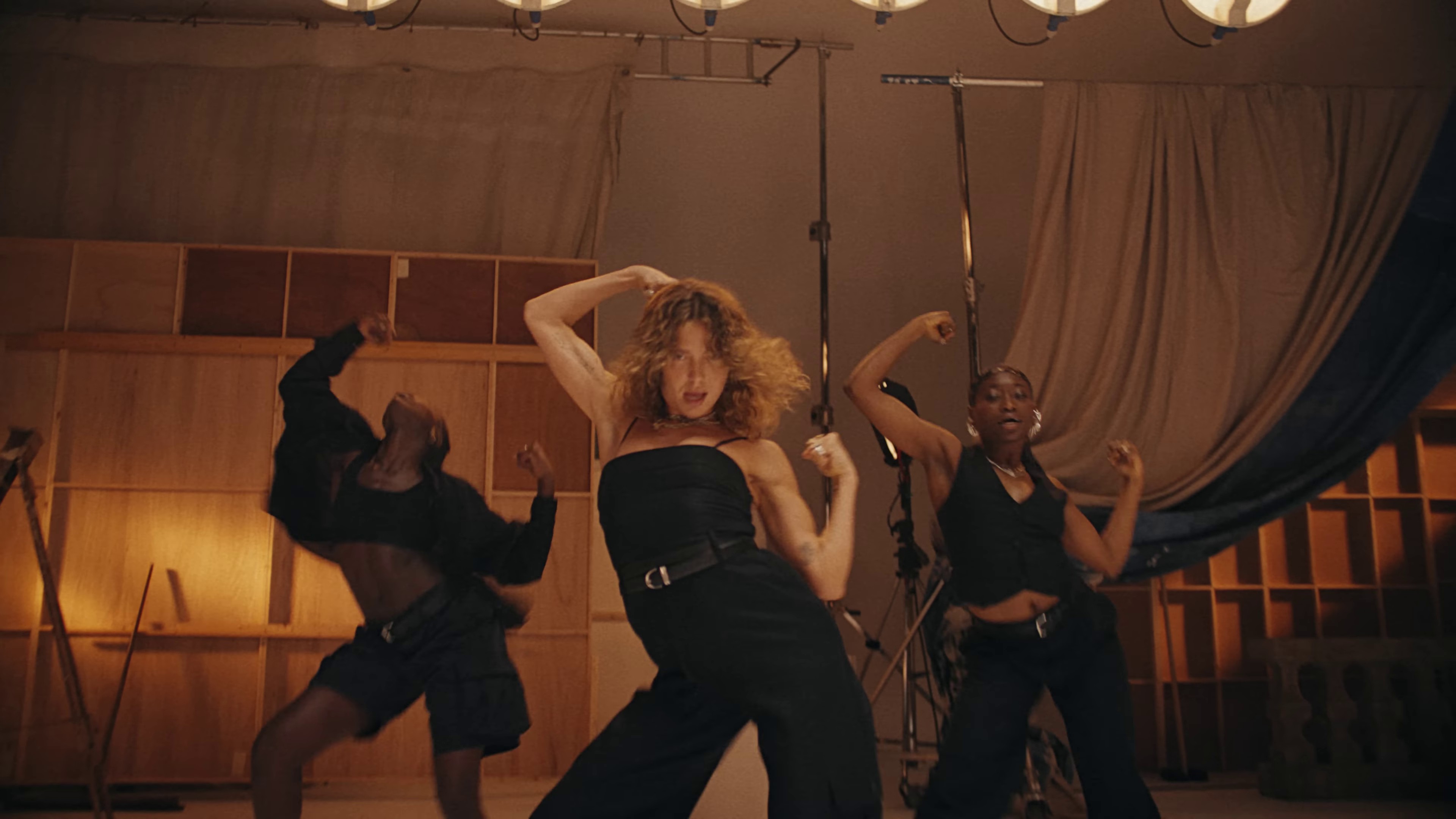 GAP x Jungle - Linen Moves Campaign (feat. Tyla) (2024) —  shot,  lighting