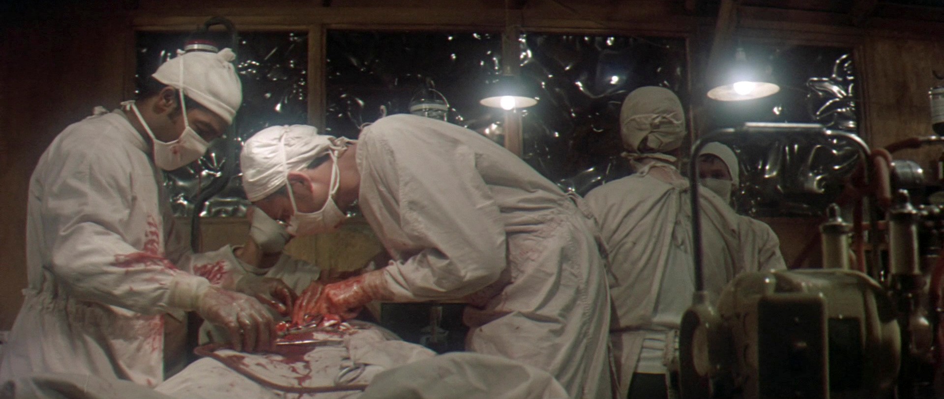 MASH (1970) —  shot,  lighting