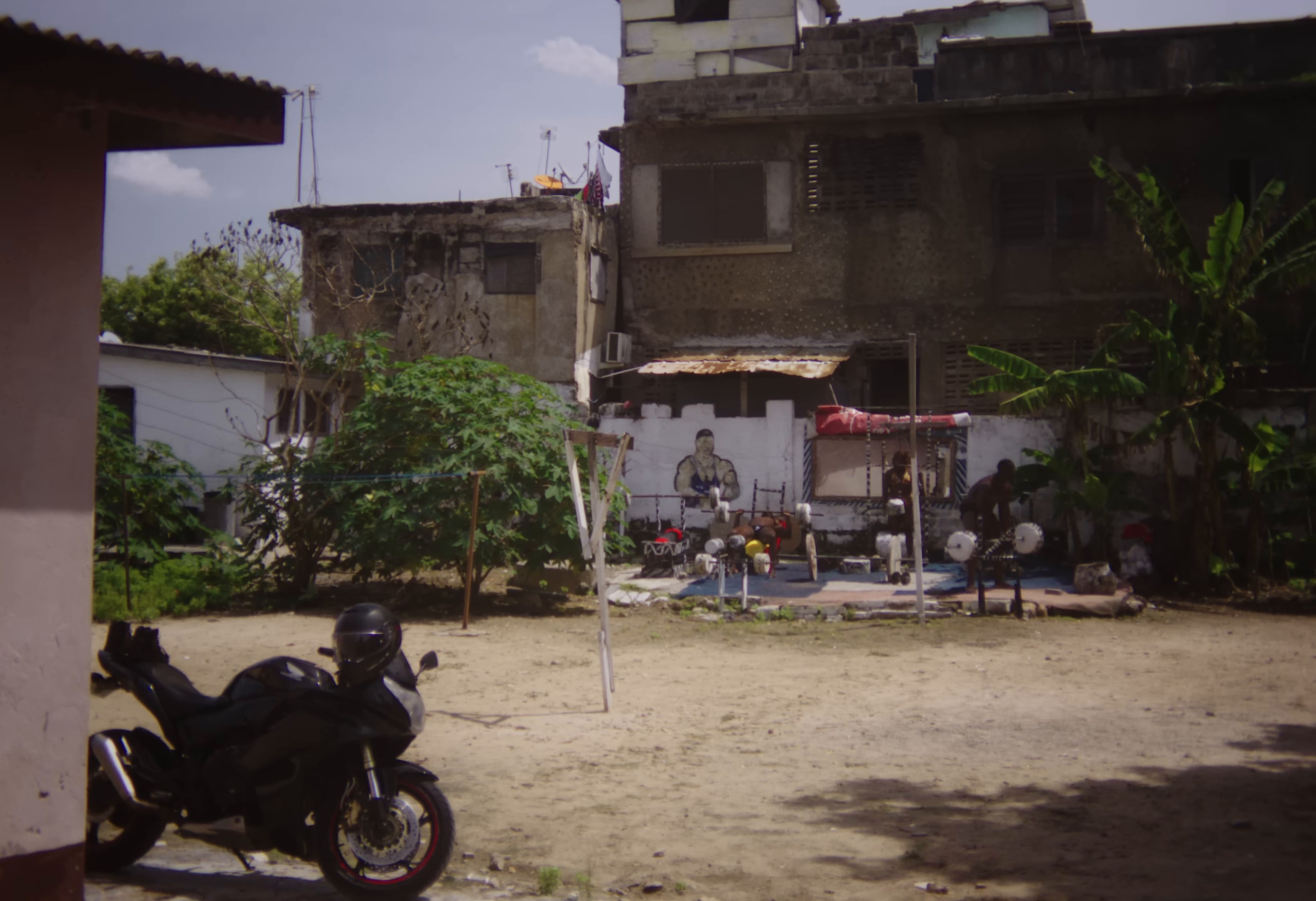 S.M.O. (2025) —  shot,  lighting