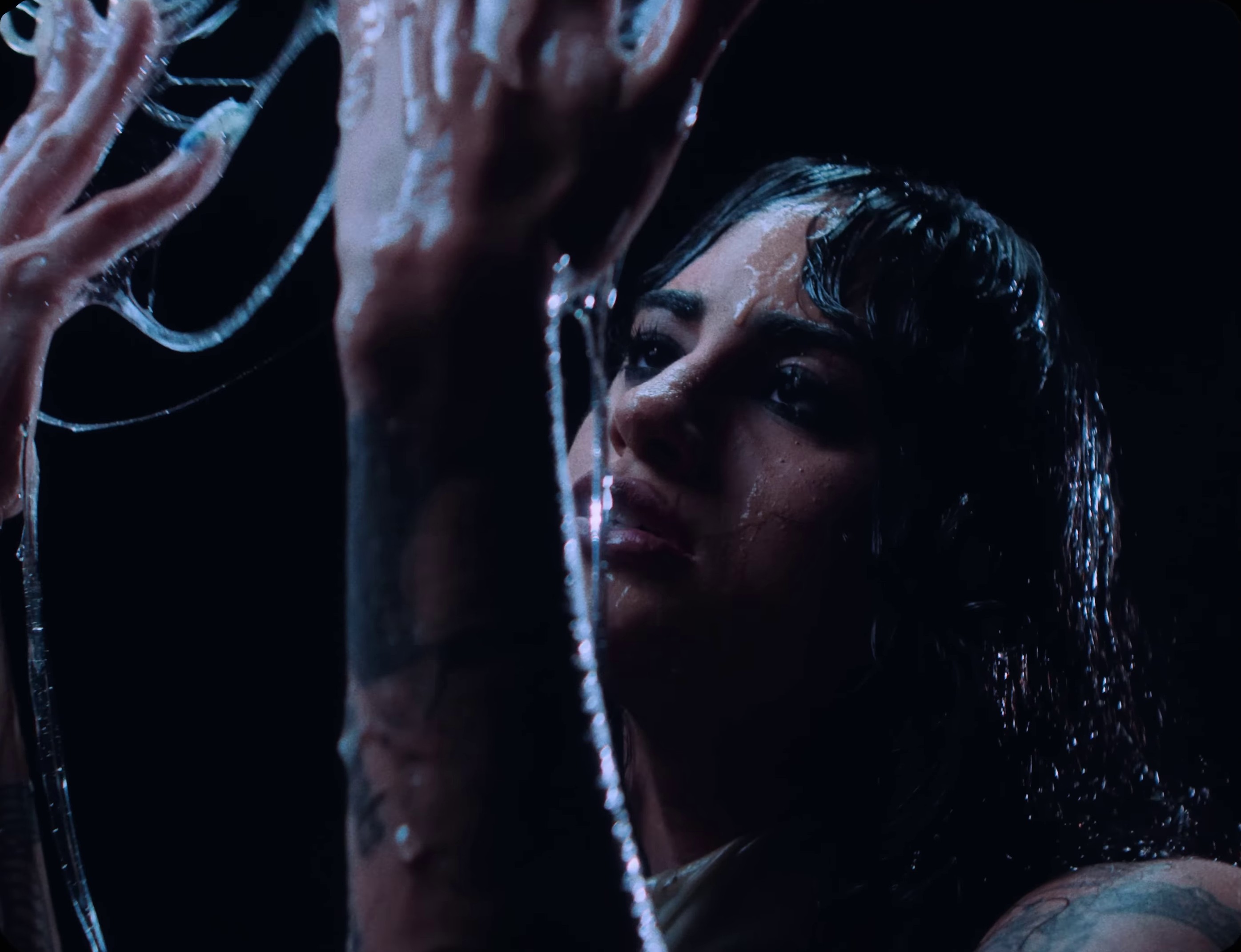 Minha Religião  (2023) —  shot,  lighting