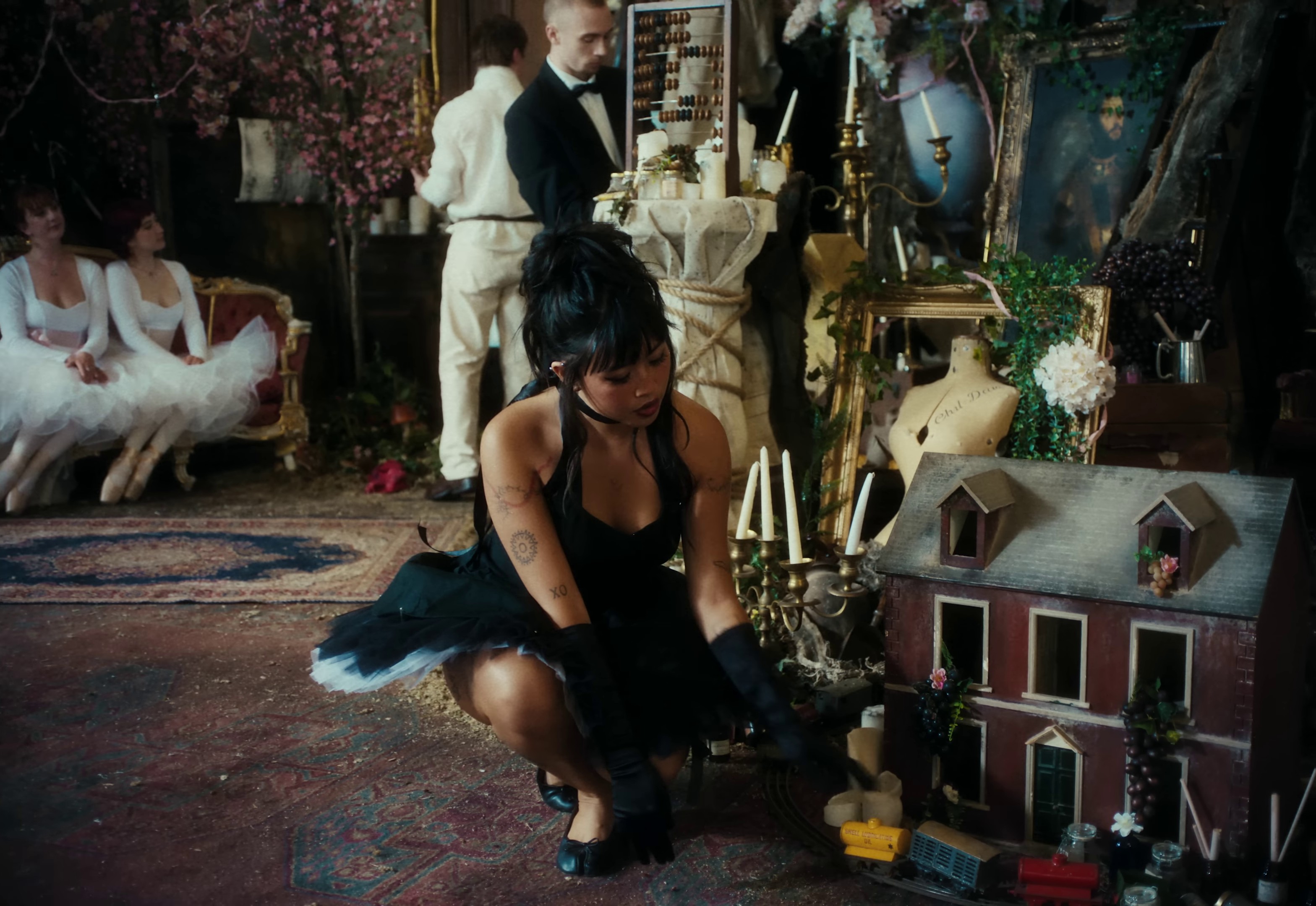 The way things go (2023) —  shot,  lighting