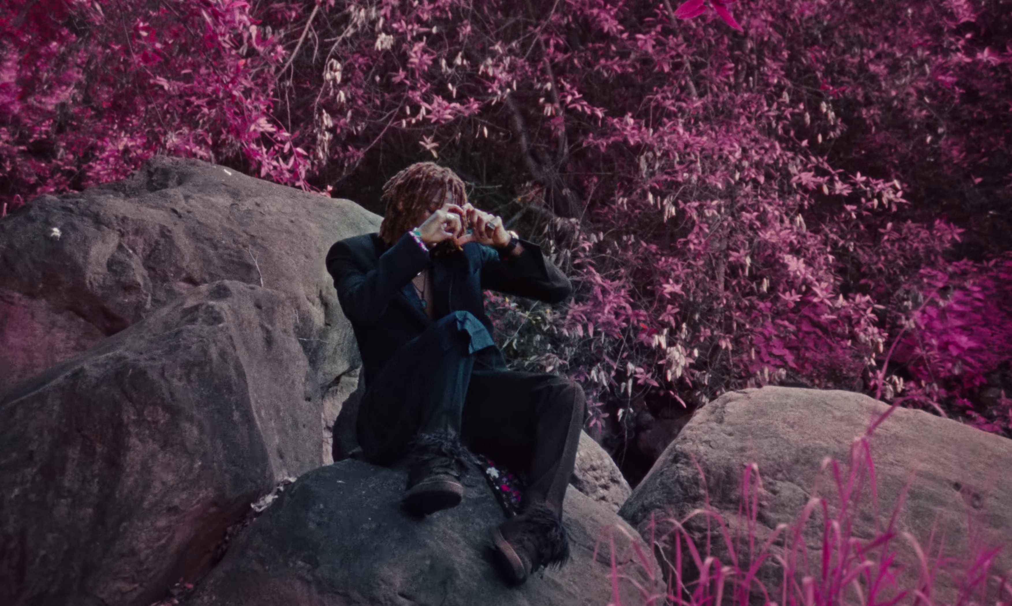 Pretty girls (2023) —  shot,  lighting