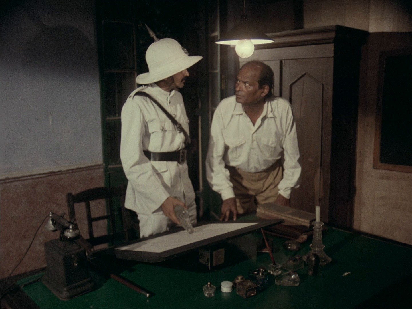 Char Adhyay (1997) —  shot,  lighting