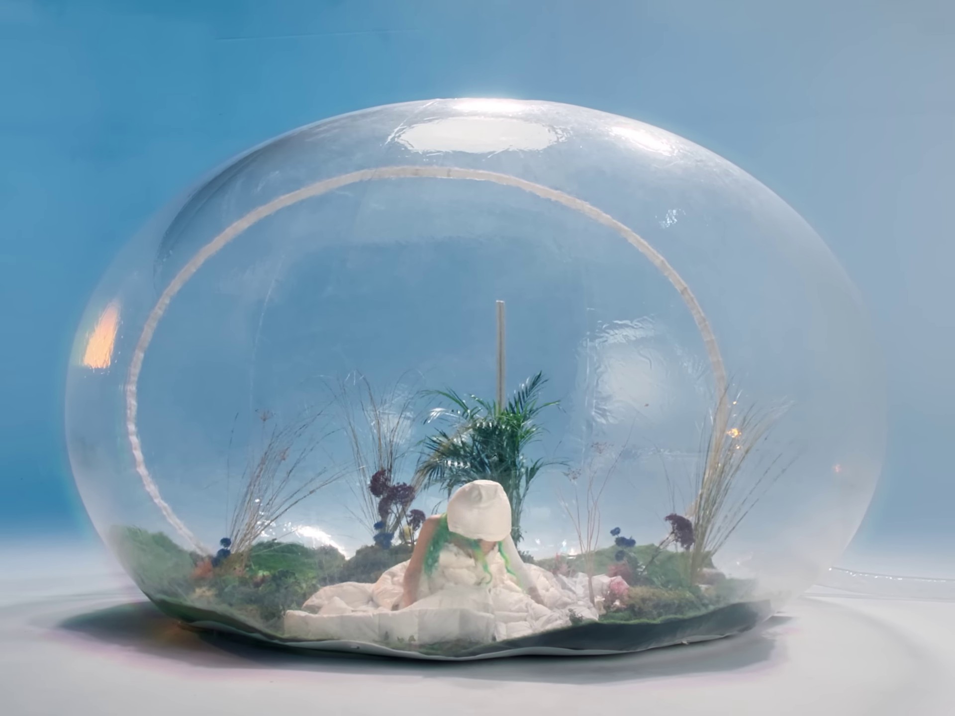 Morphine (2022) —  shot,  lighting