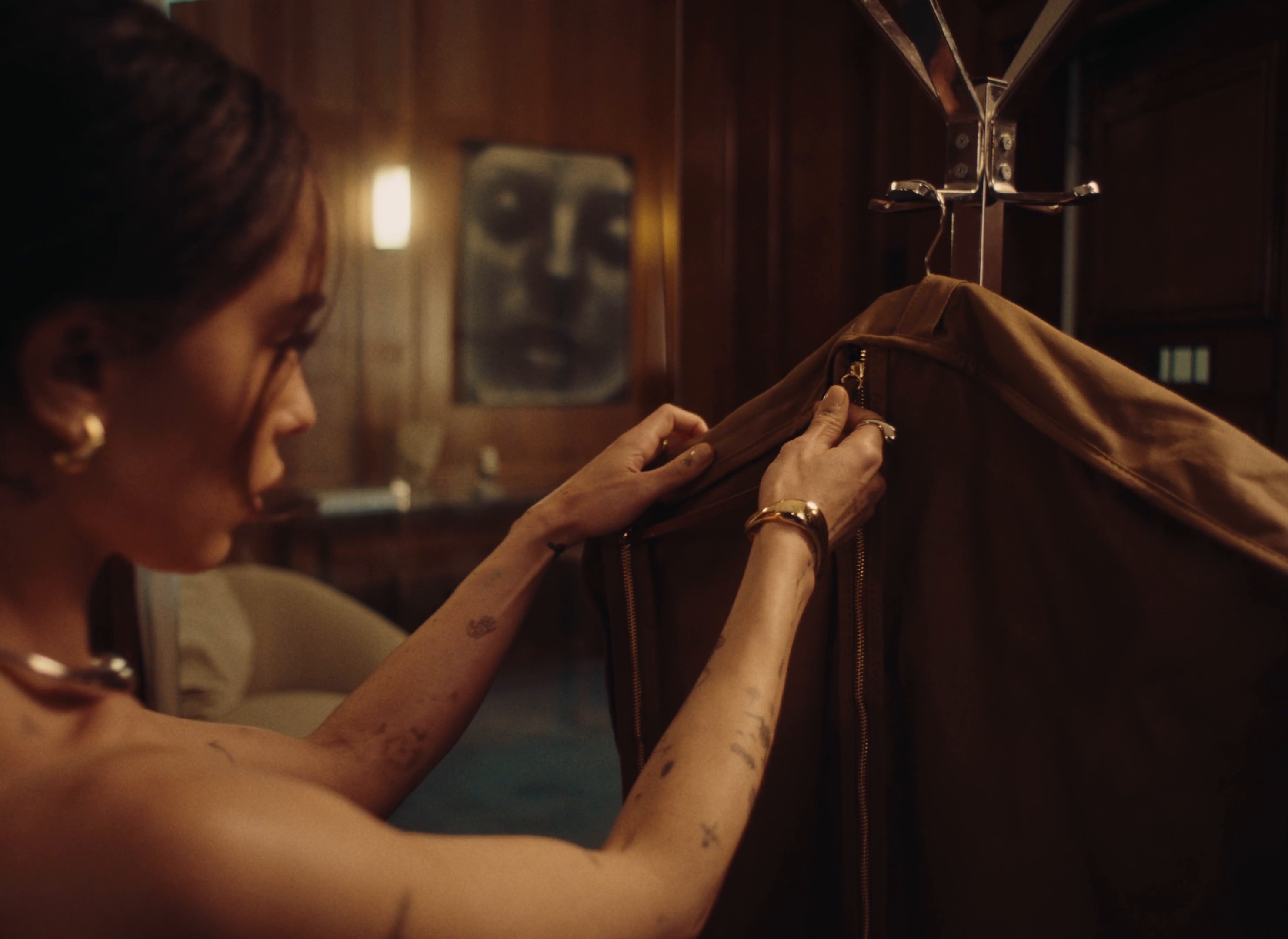 'Rush Hour' Jessica McCormack ft. Zoë Kravitz (2025) —  shot,  lighting