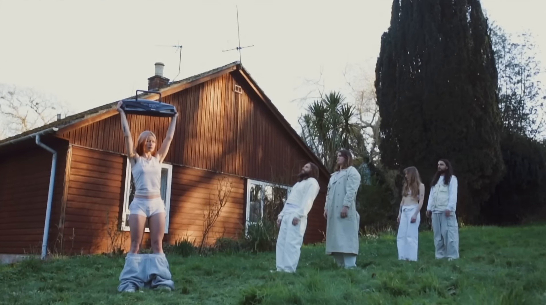 Catch these fists (2025) —  shot,  lighting