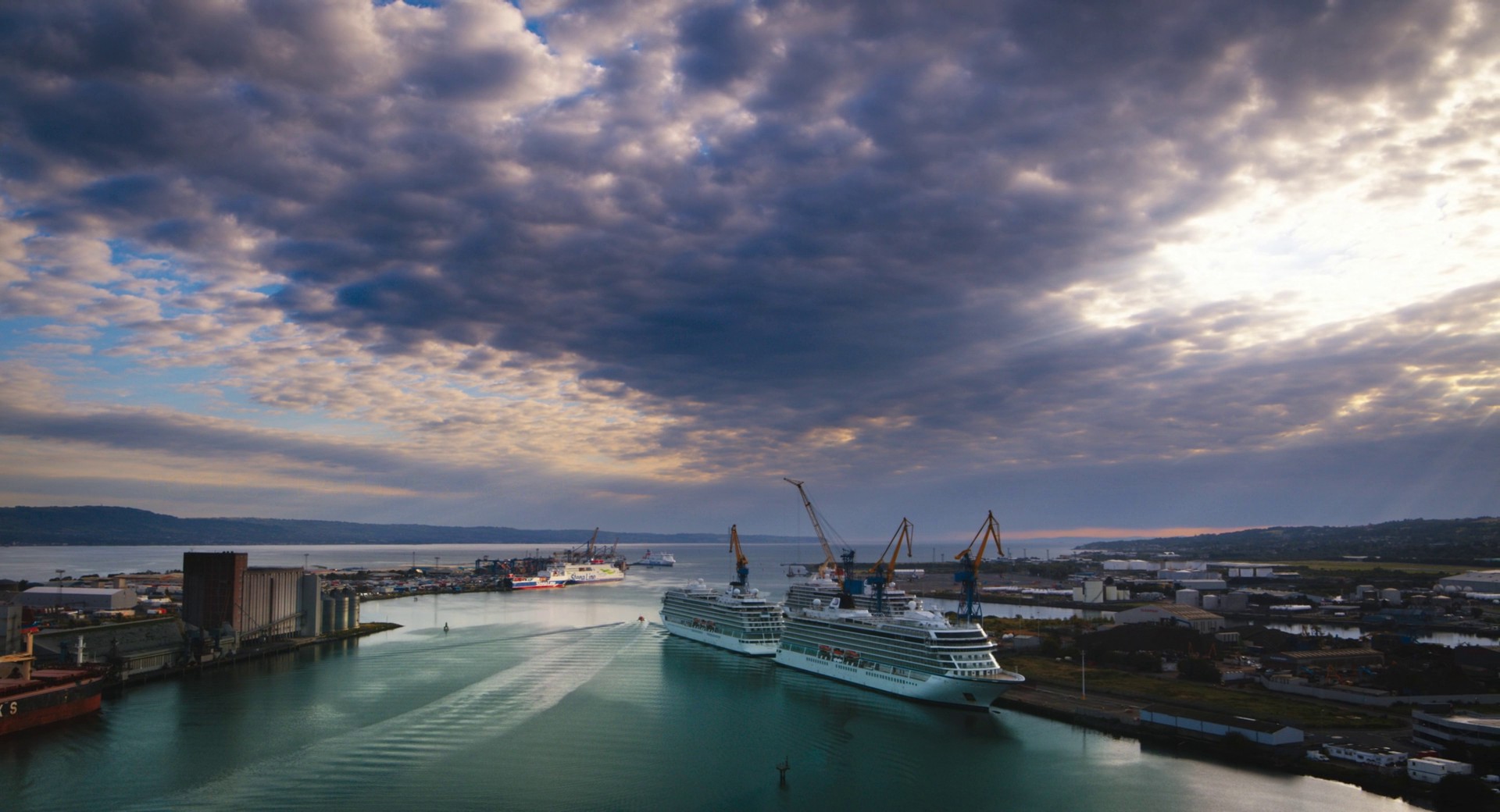 Belfast (2021) —  shot,  lighting