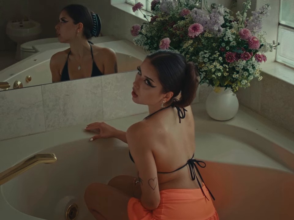 I Just Can't Be Alone (2024) —  shot,  lighting