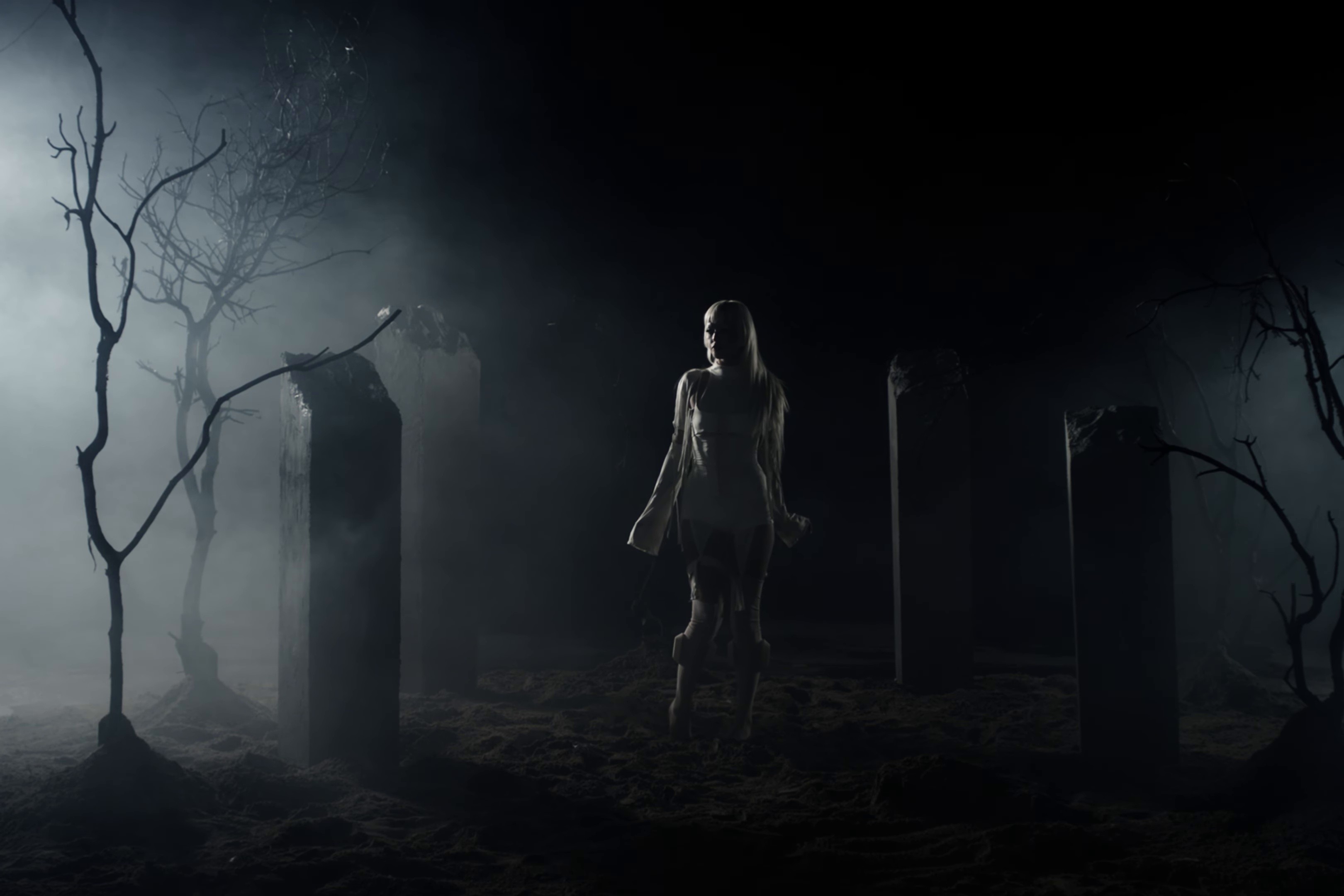 DELIRIUM TREMENS (2026) —  shot,  lighting