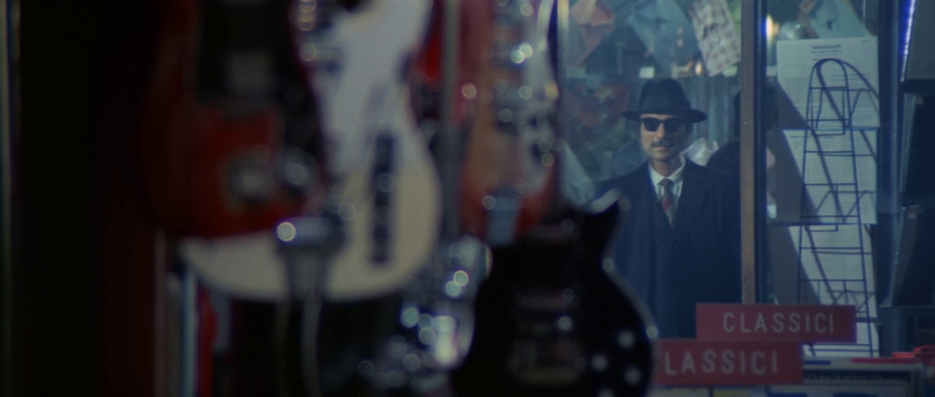 Four Flies on Grey Velvet (1971) —  shot,  lighting