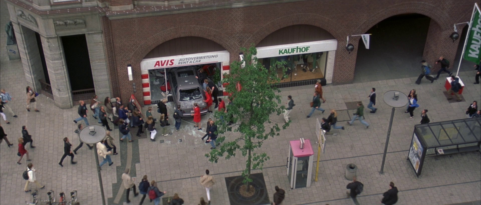 Tomorrow Never Dies (1997) —  shot,  lighting