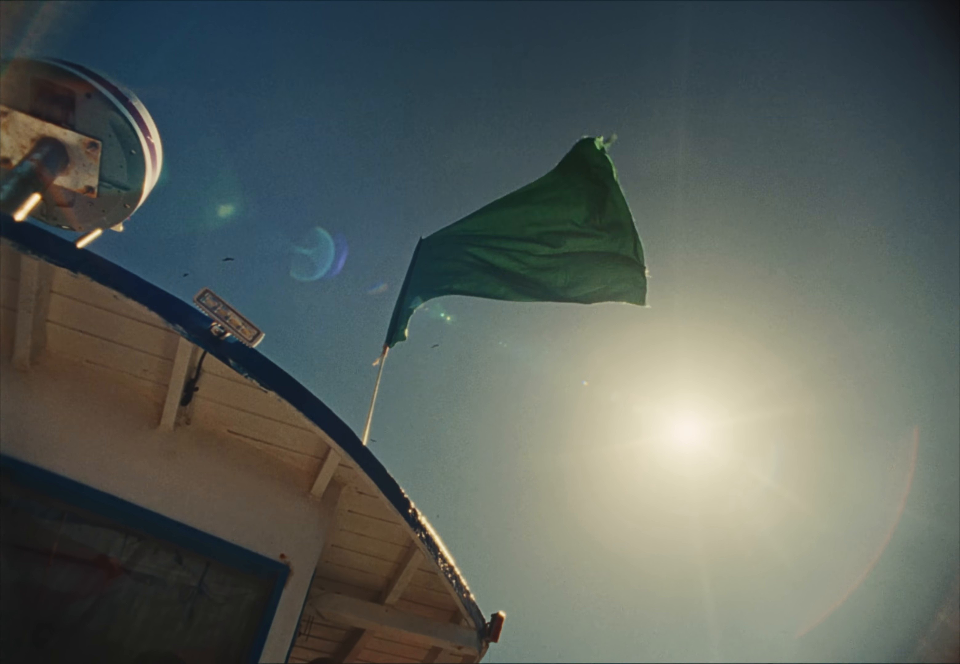 Me Pasa (Piscis) (2025) —  shot,  lighting