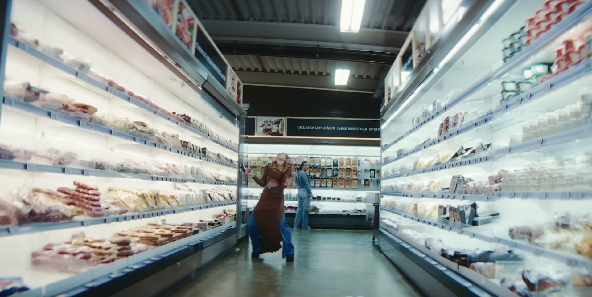 SAGES (2025) —  shot,  lighting