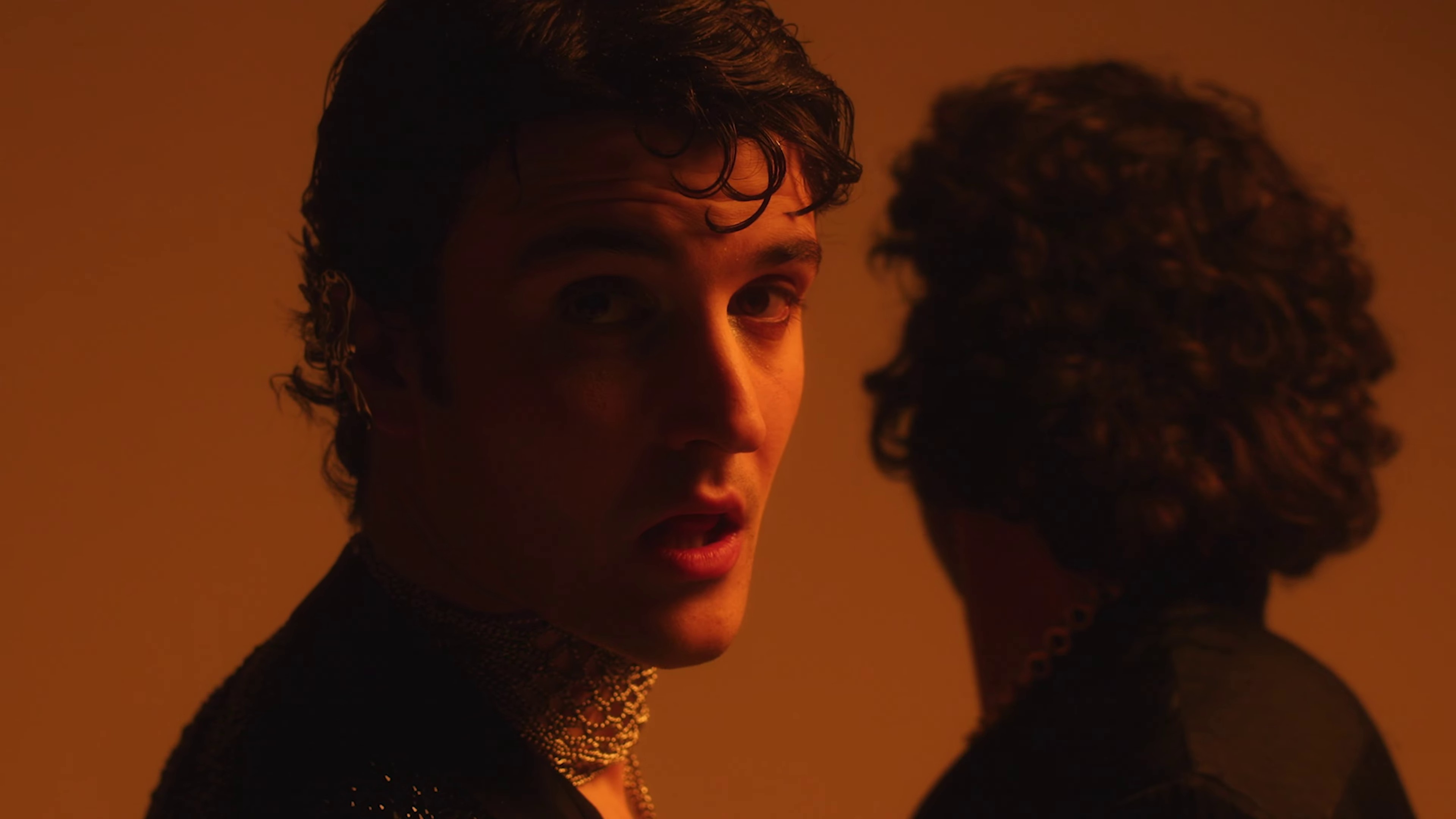 Mira Me  (2022) —  shot,  lighting