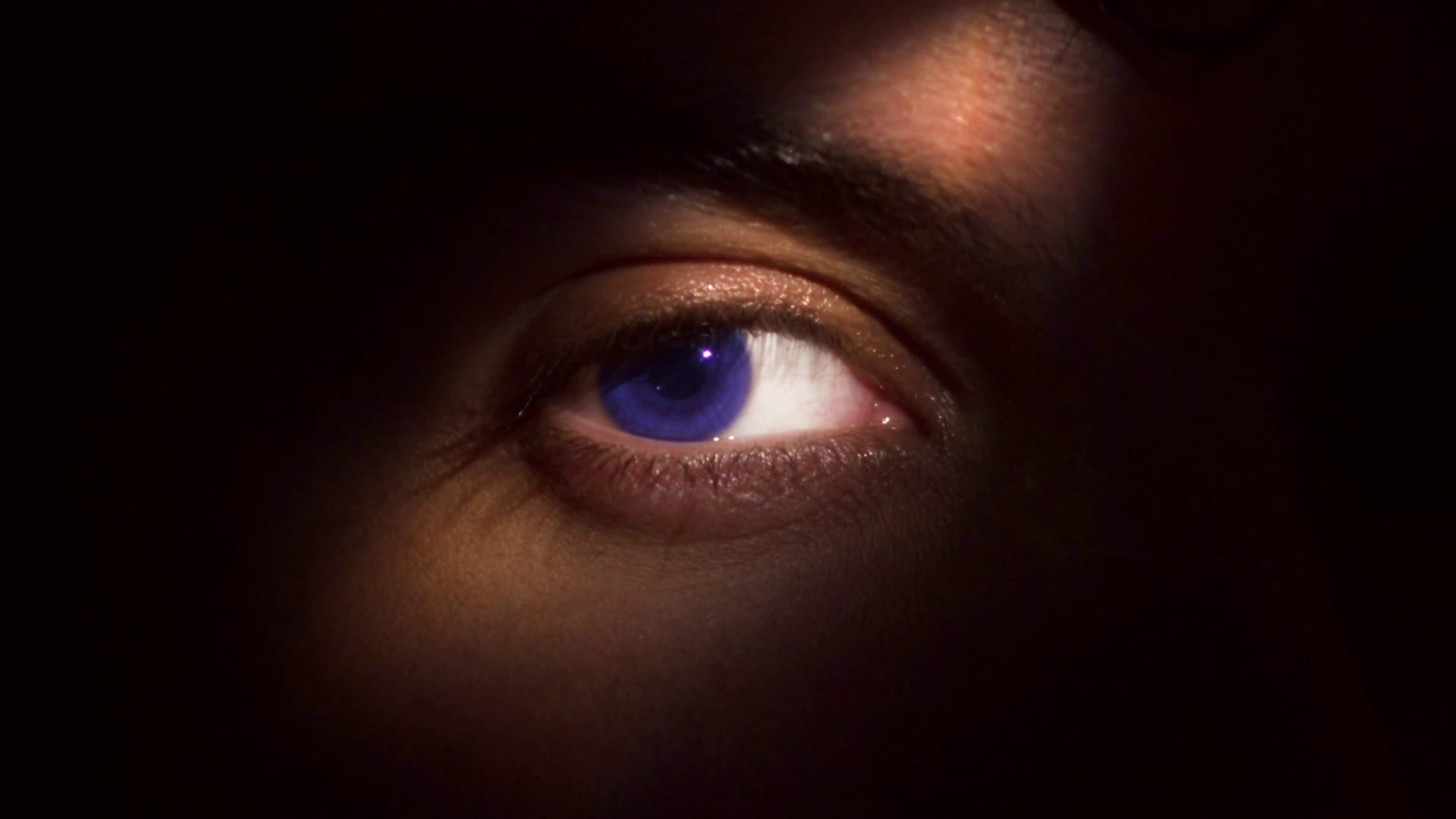 Mira Me  (2022) —  shot,  lighting