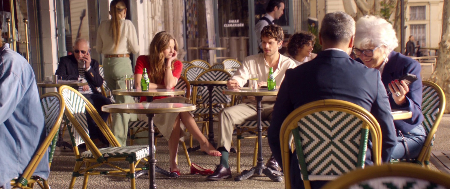 PERRIER VU EN TERRASSE (FRANCE - 2024) (2024) —  shot,  lighting