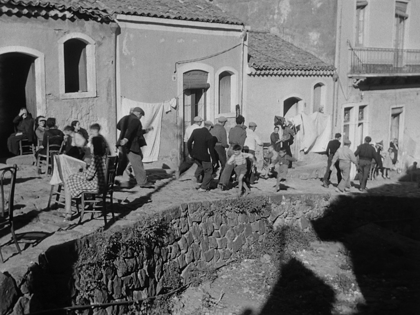 La Terra Trema (1956) —  shot,  lighting