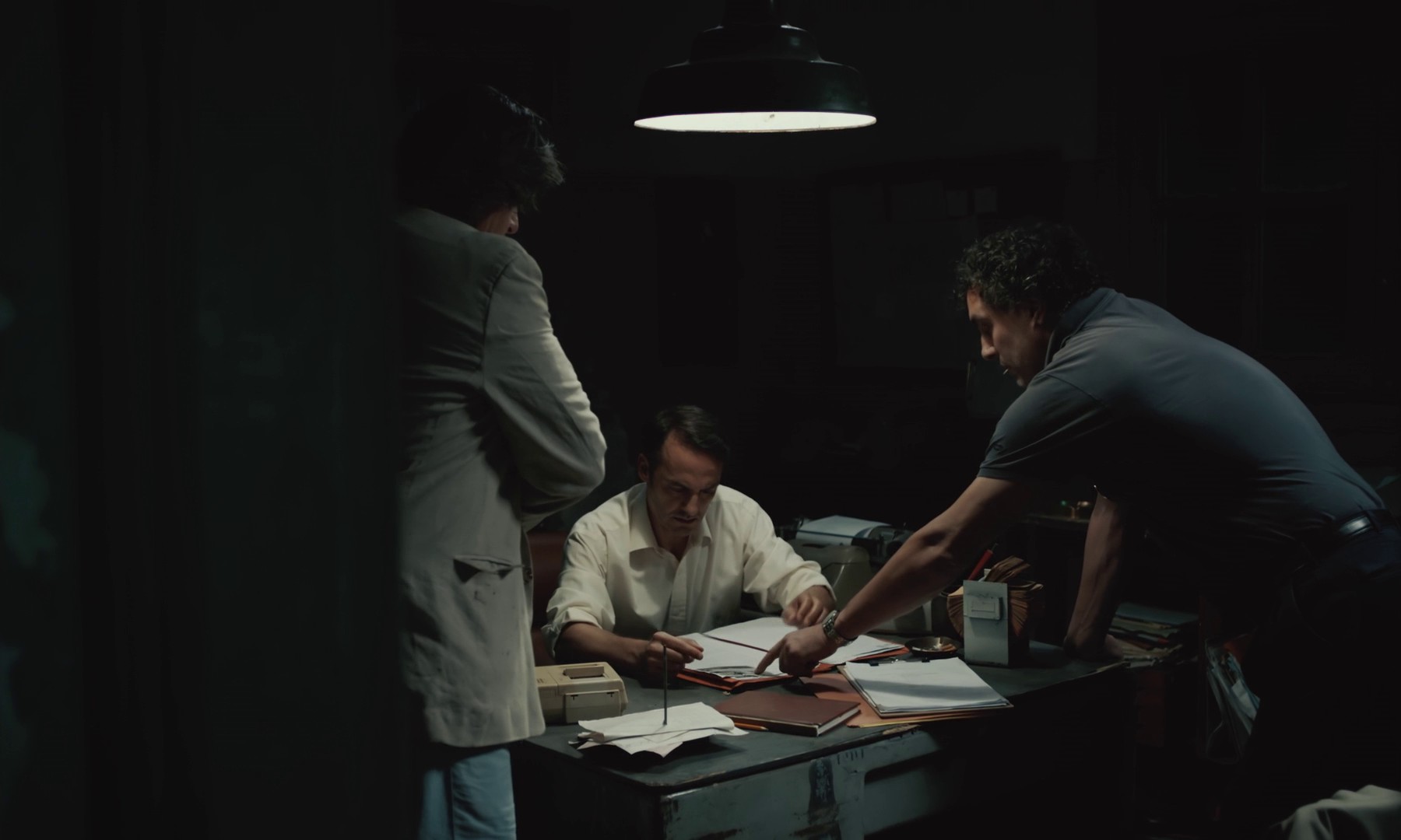 Azor (2021) —  shot,  lighting