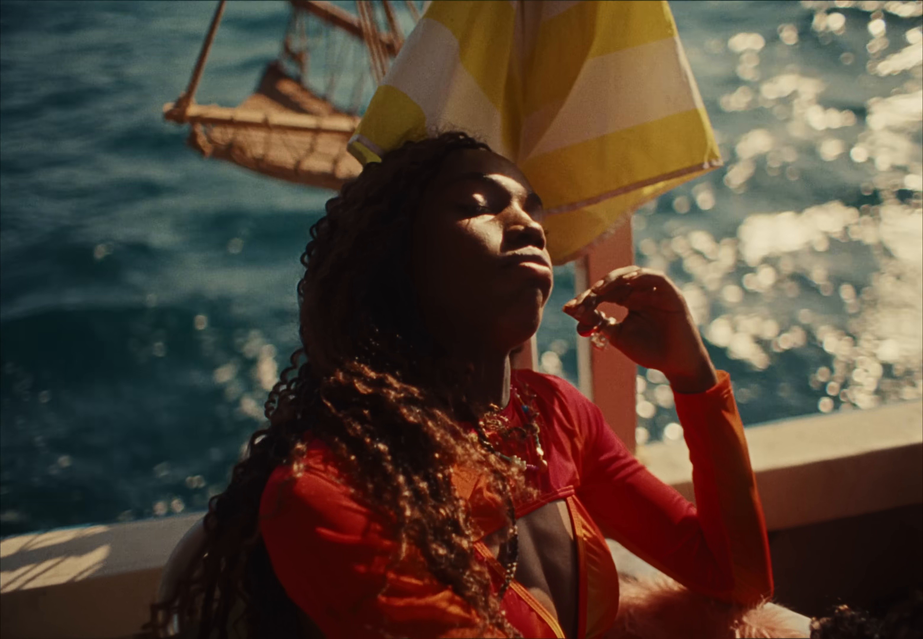 Me Pasa (Piscis) (2025) —  shot,  lighting