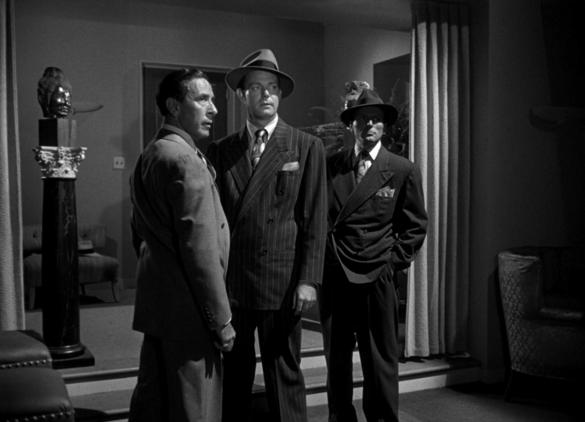T-Men (1947) —  shot,  lighting