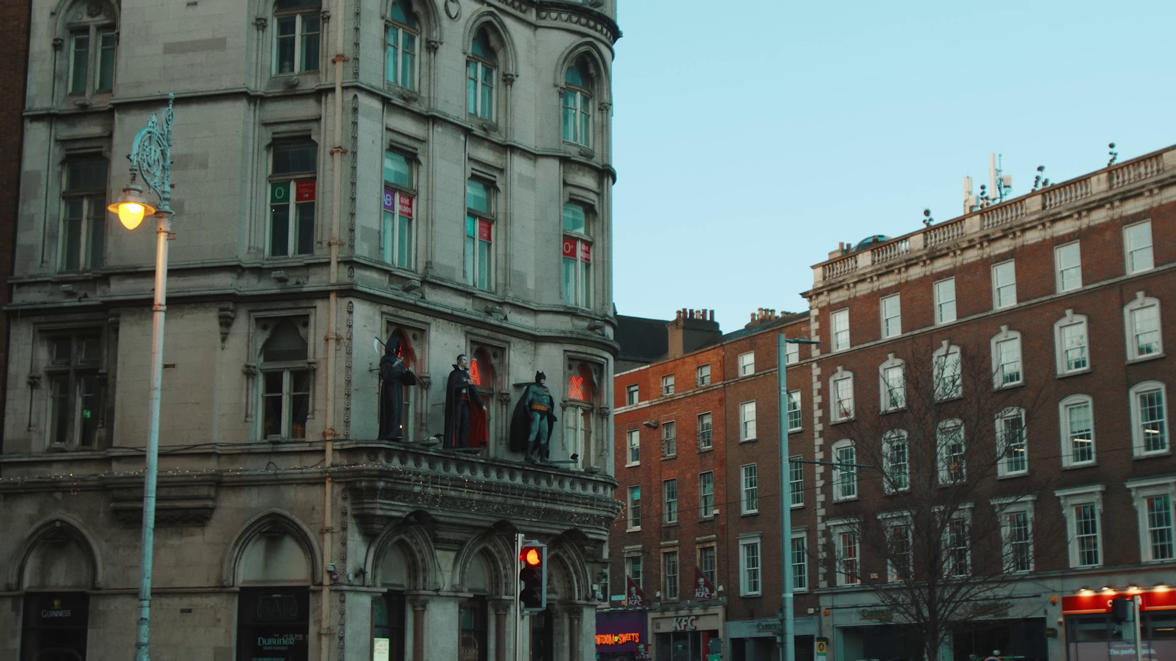 I see london i see france (2022) —  shot,  lighting