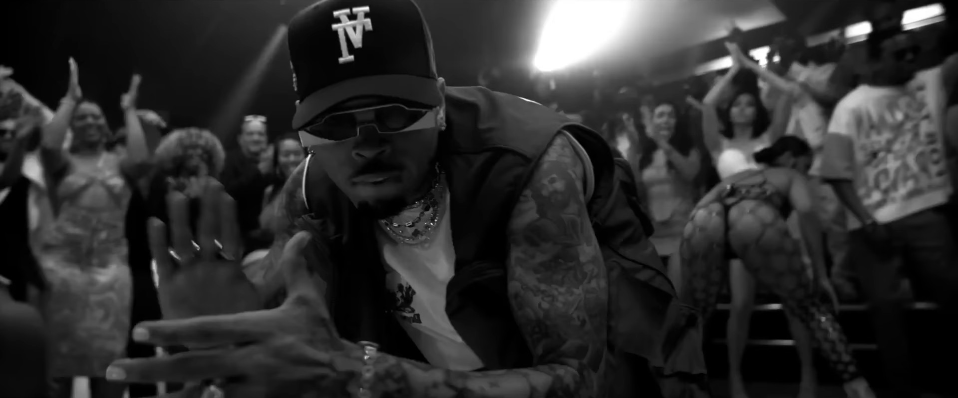 Go Girlfriend (2024) —  shot,  lighting