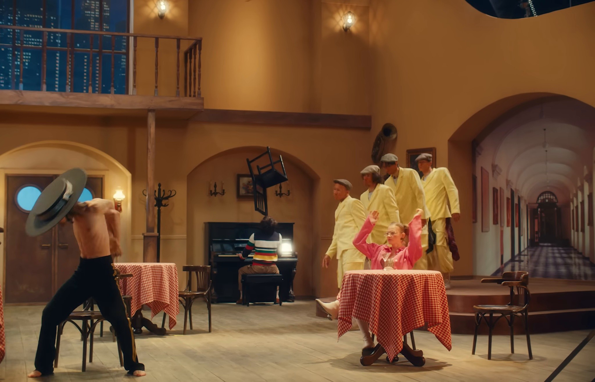 LOVE IT  (2019) —  shot,  lighting