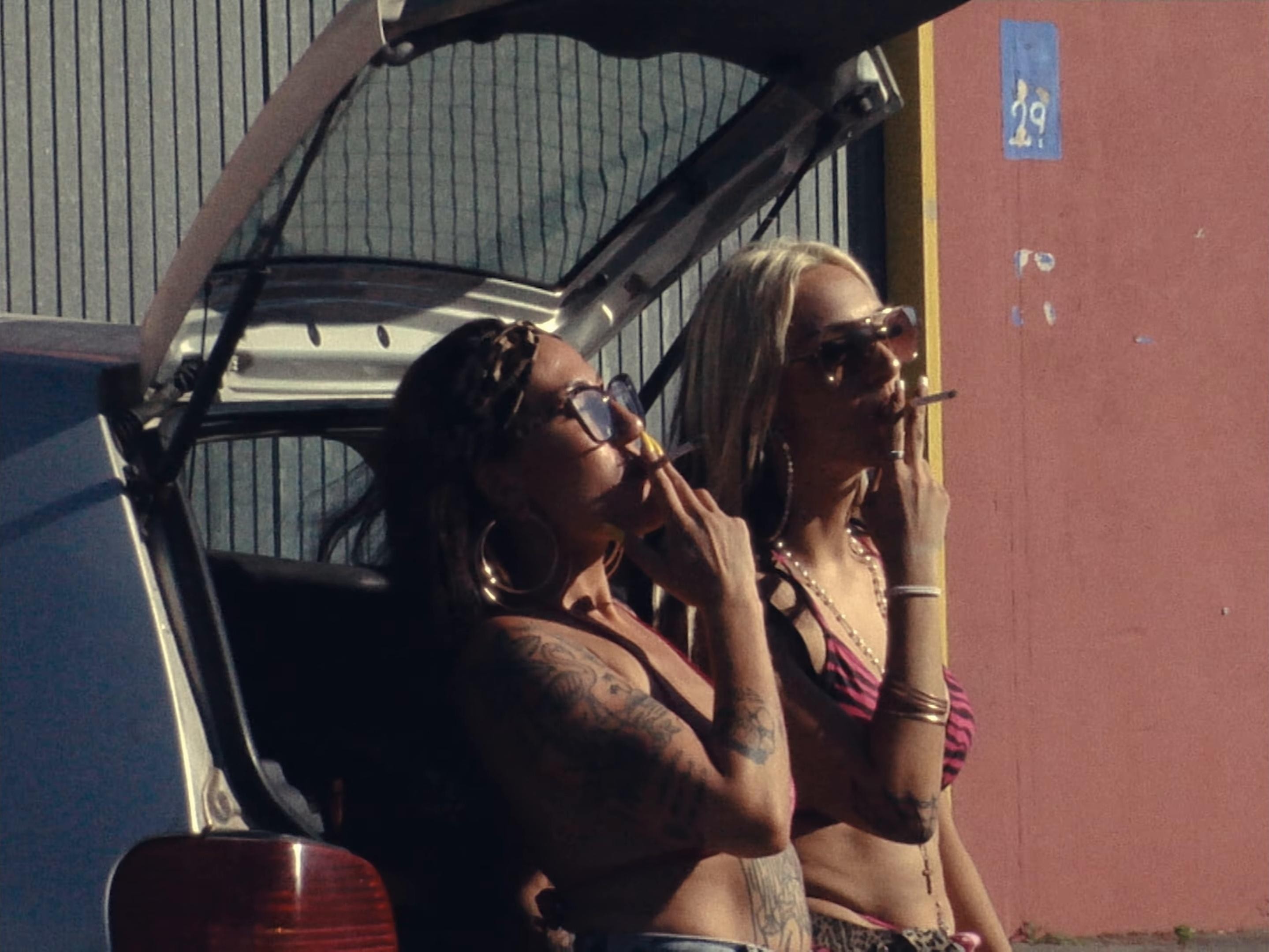 adicto a tus besos (2025) —  shot,  lighting