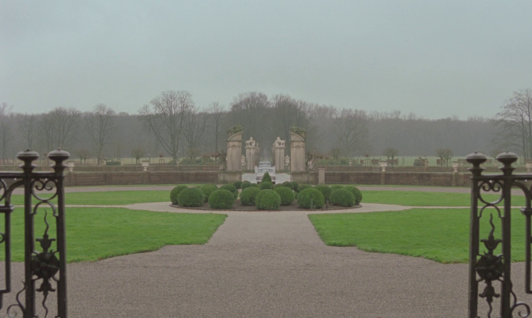 Spencer (2021) —  shot,  lighting