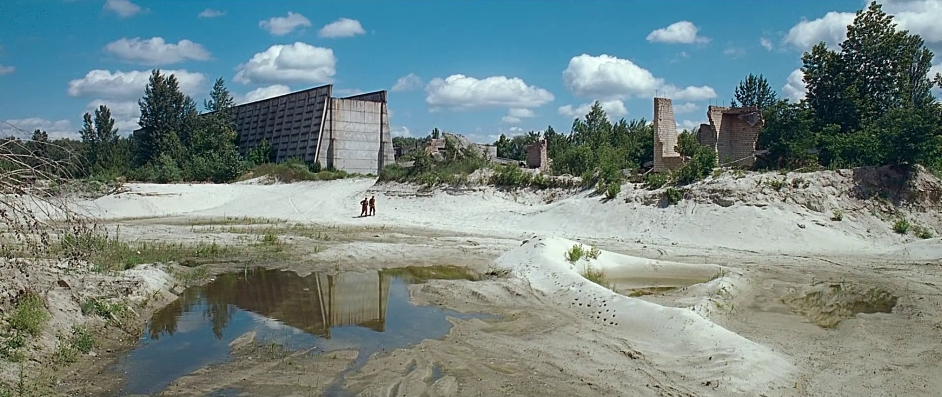 Iron Sky (2014) —  shot,  lighting