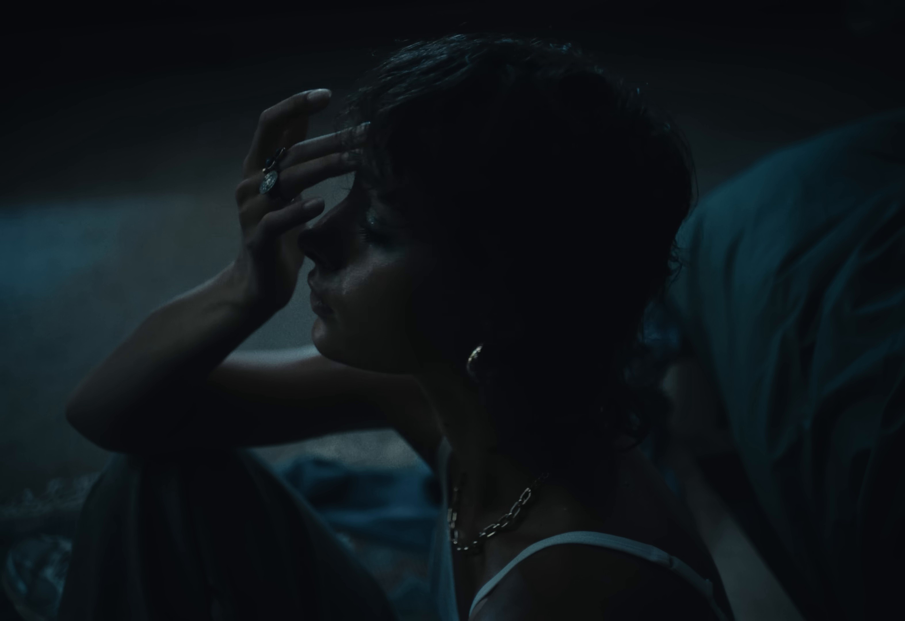 Impose  (2025) —  shot,  lighting