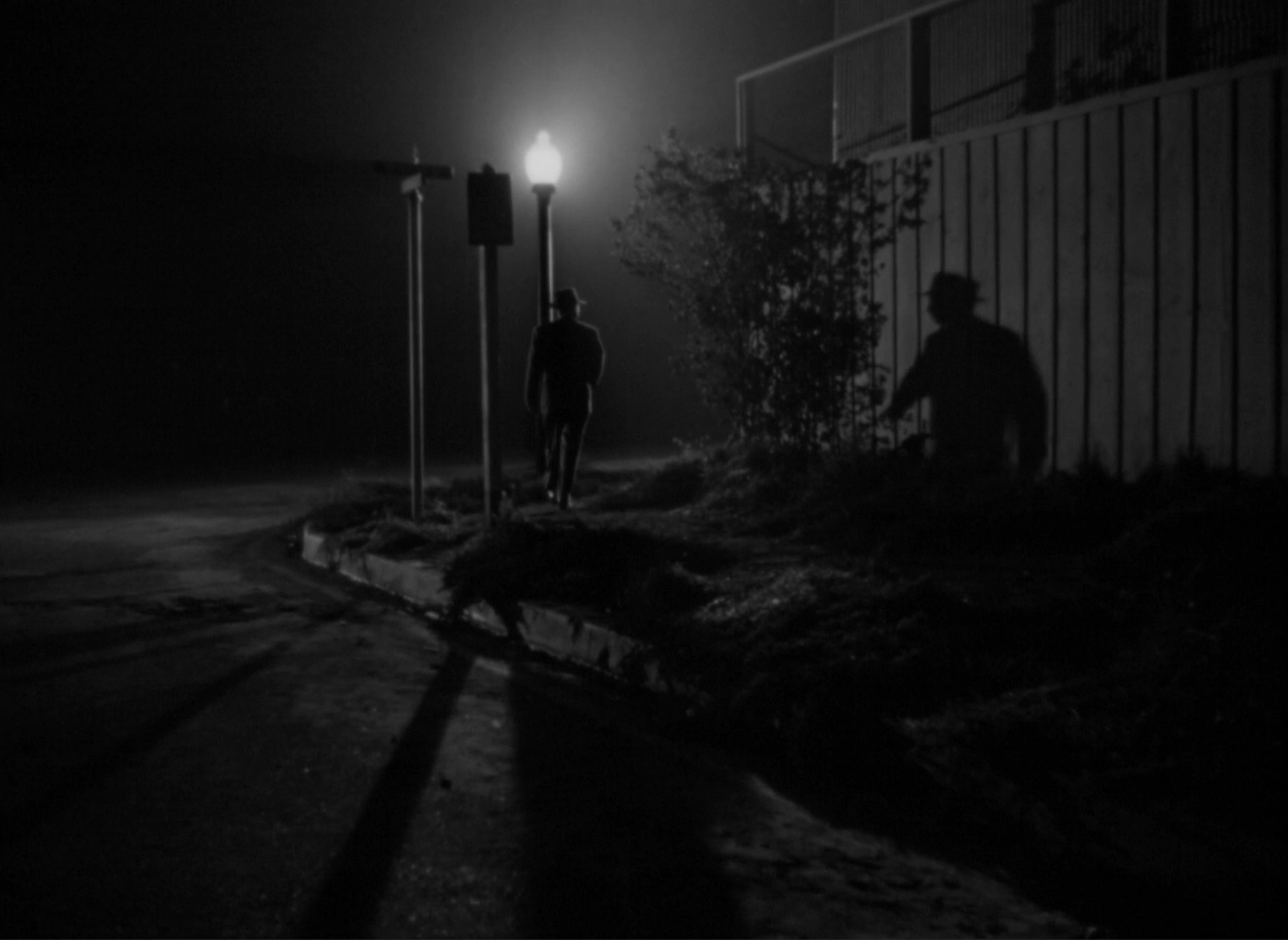 He Walked by Night (1948) —  shot,  lighting
