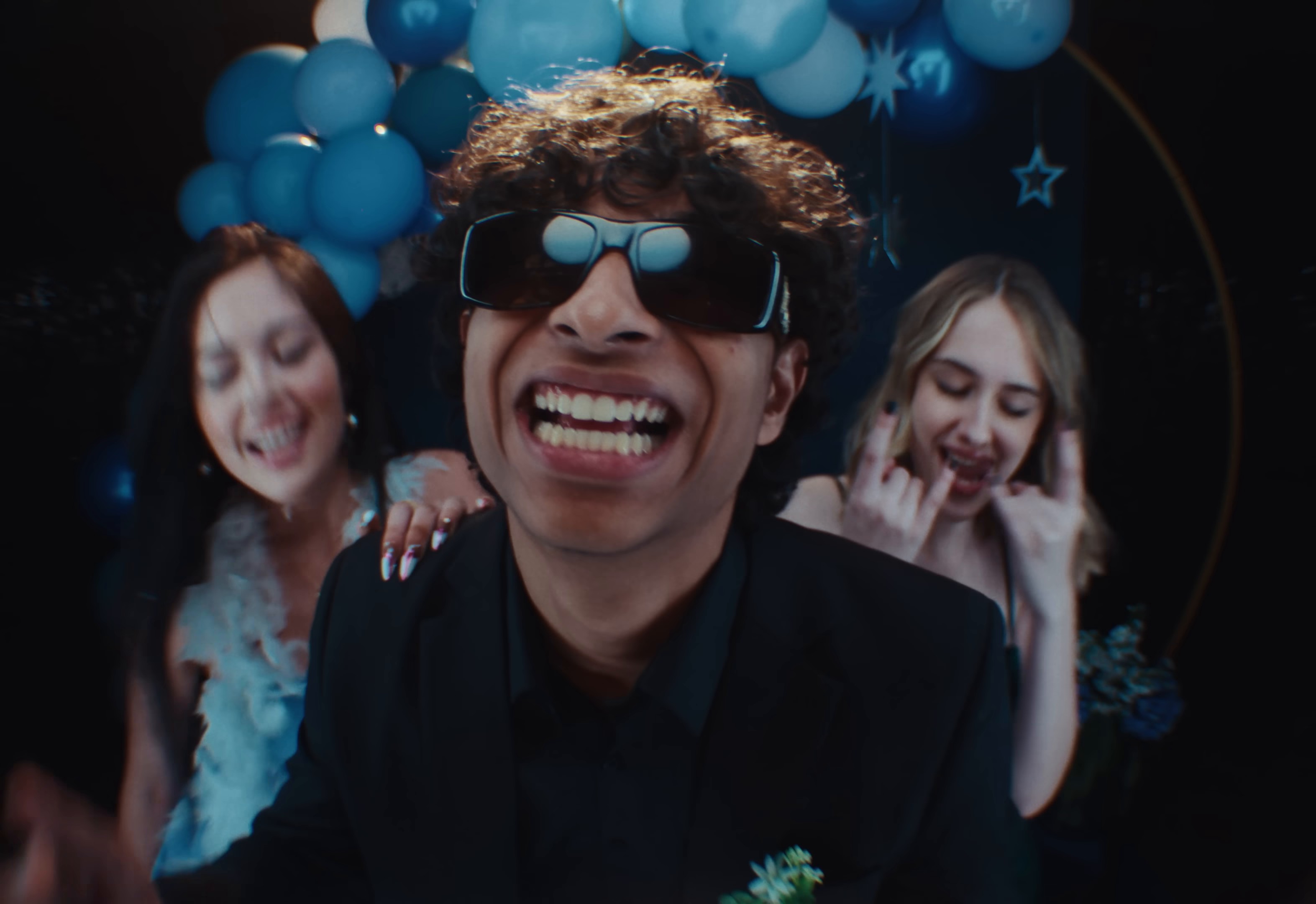 LOSER!! (2024) —  shot,  lighting