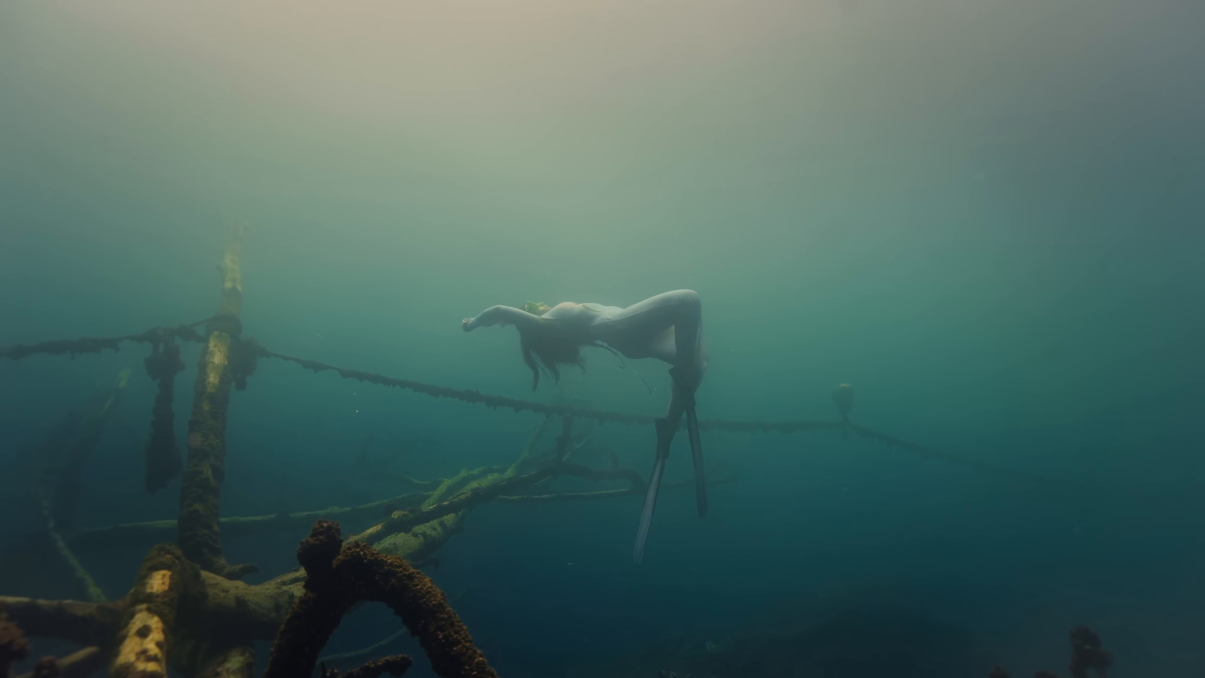 Frente al Mar (Ozuna Remix) (2024) —  shot,  lighting